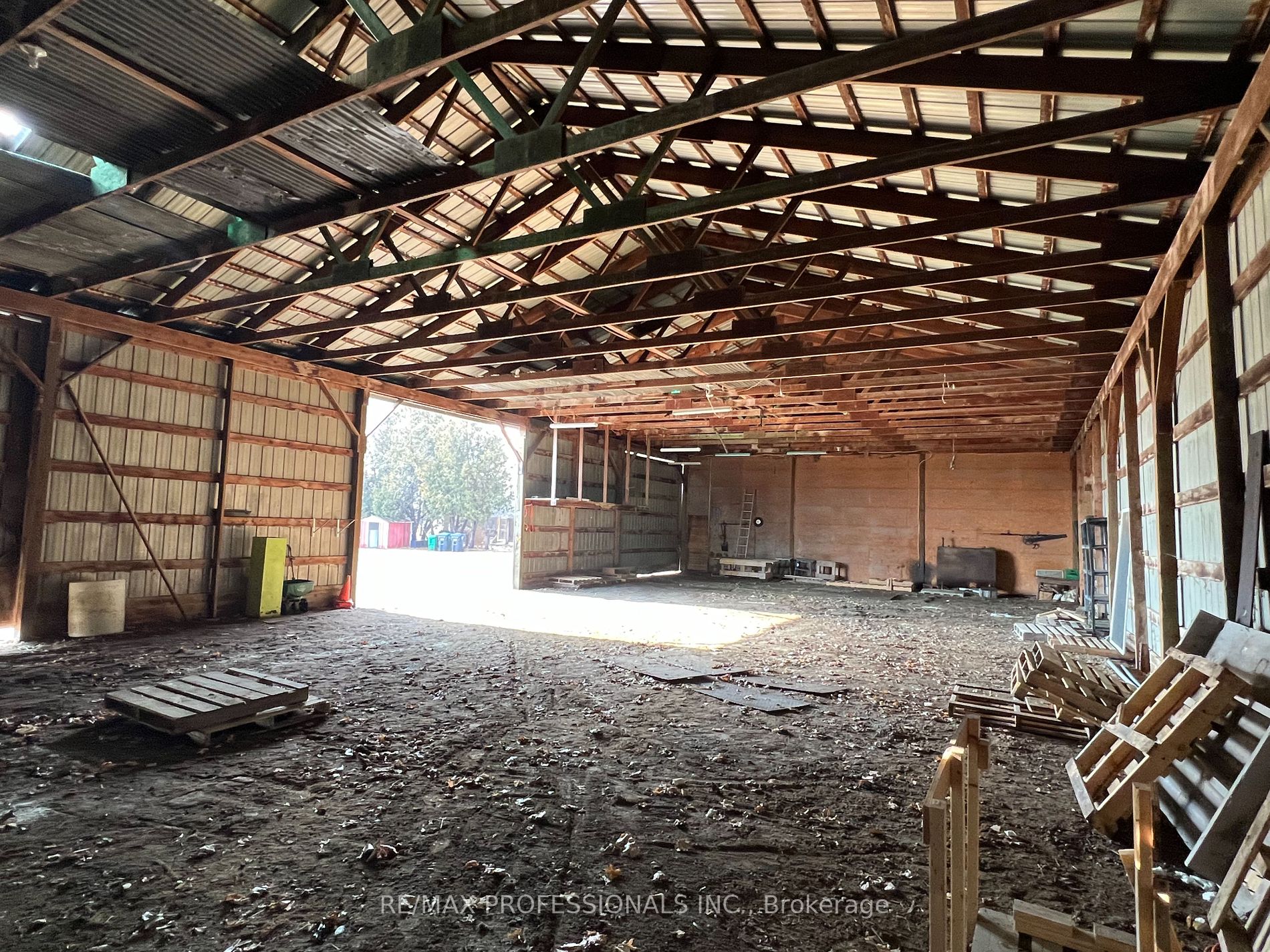 14799 Airport Rd Property Photo 5