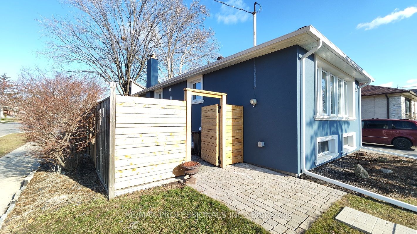 50 Eringate Dr Property Photo 1