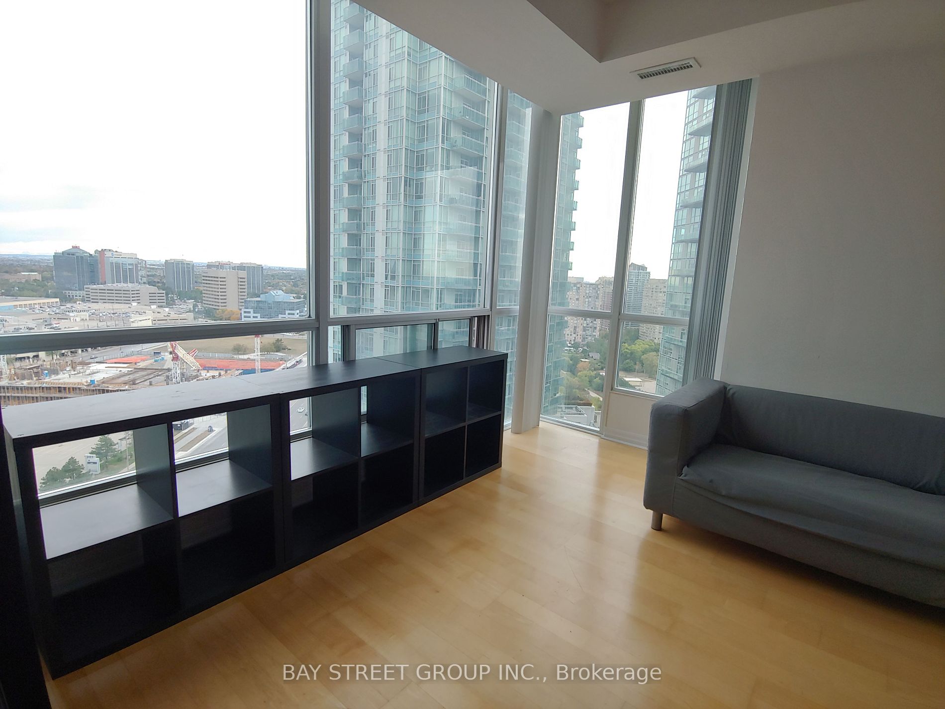 3939 Duke Of York Blvd 4 Property Photo 11