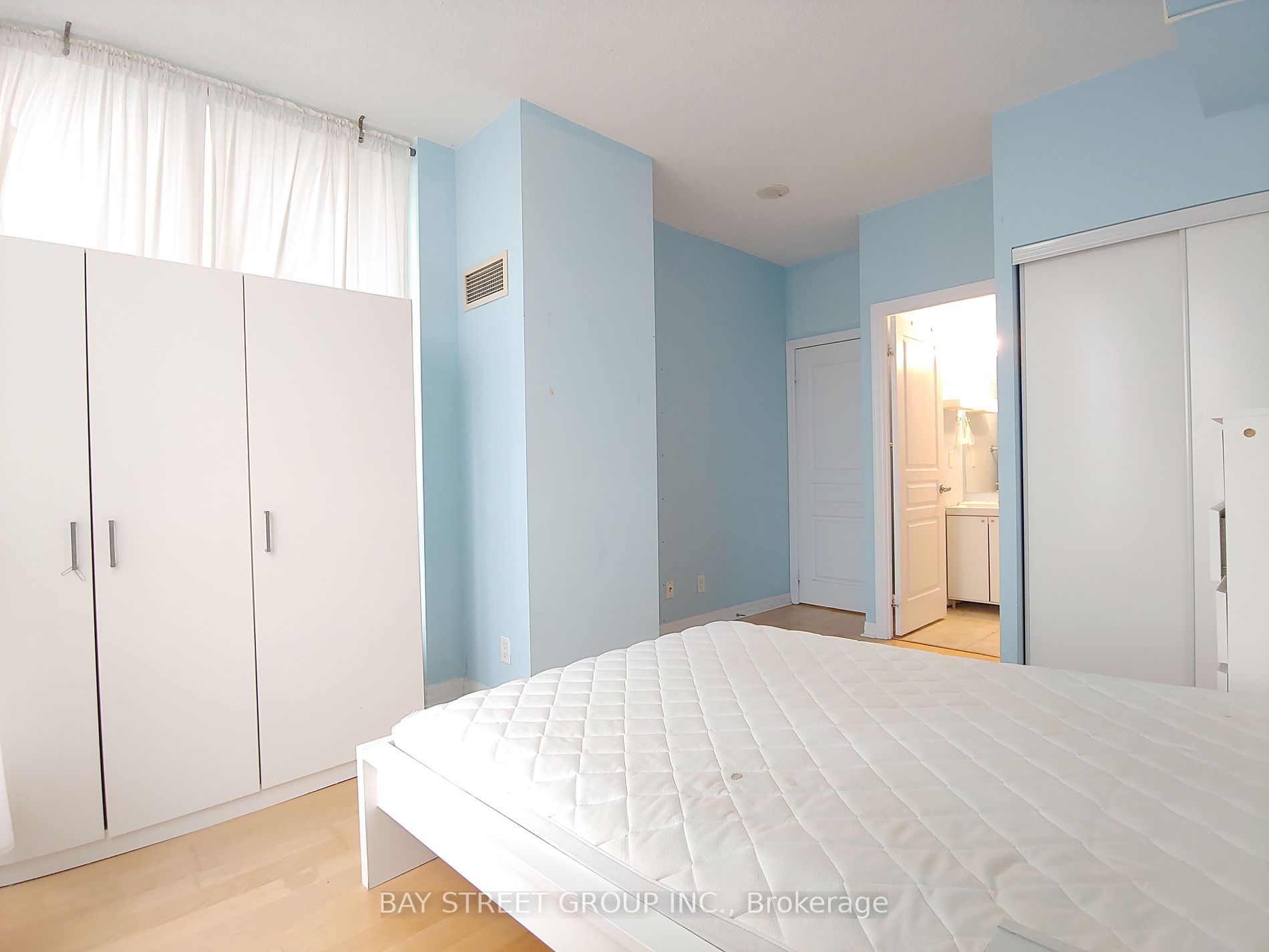 3939 Duke Of York Blvd 4 Property Photo 16