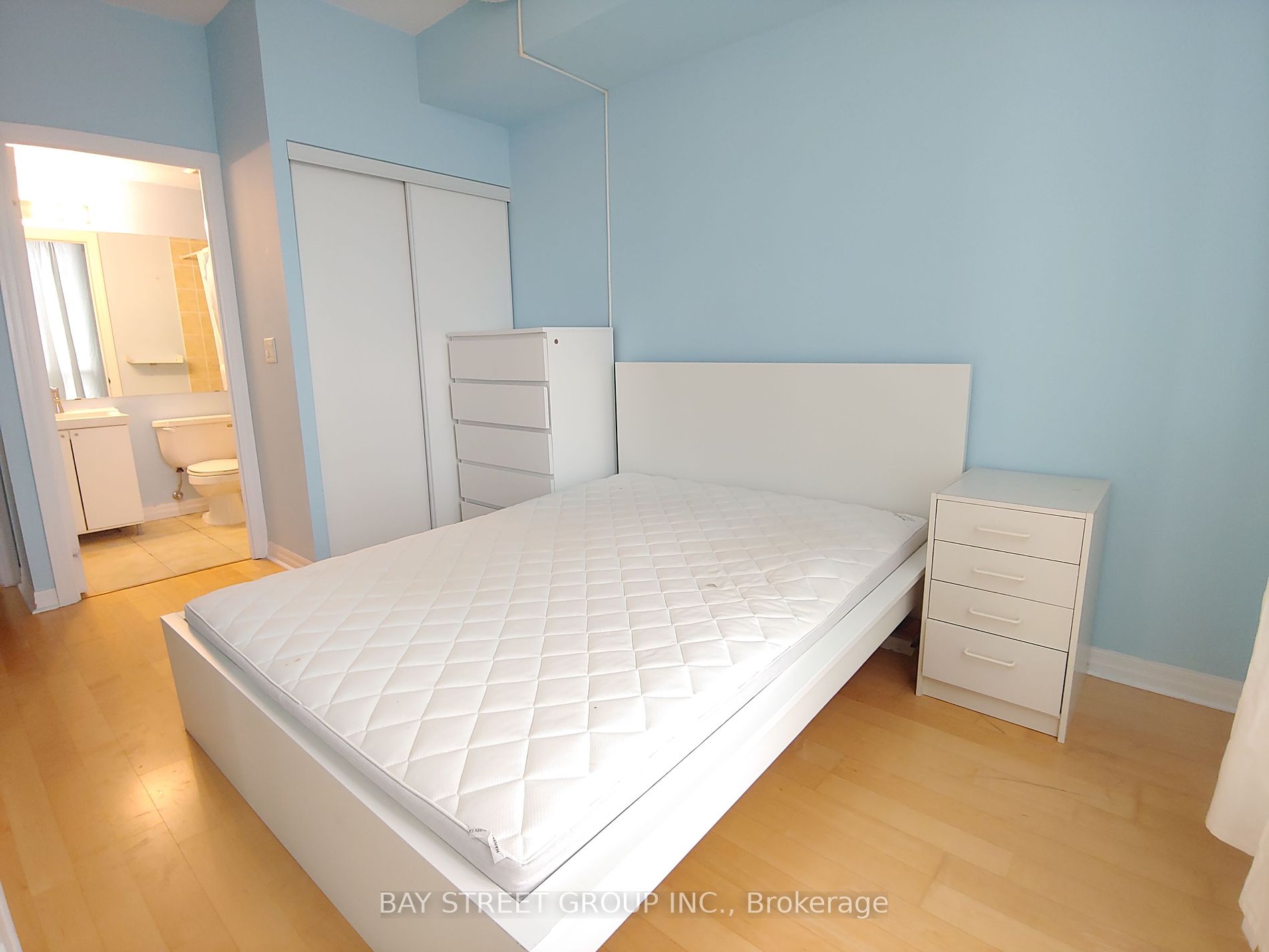 3939 Duke Of York Blvd 4 Property Photo 17