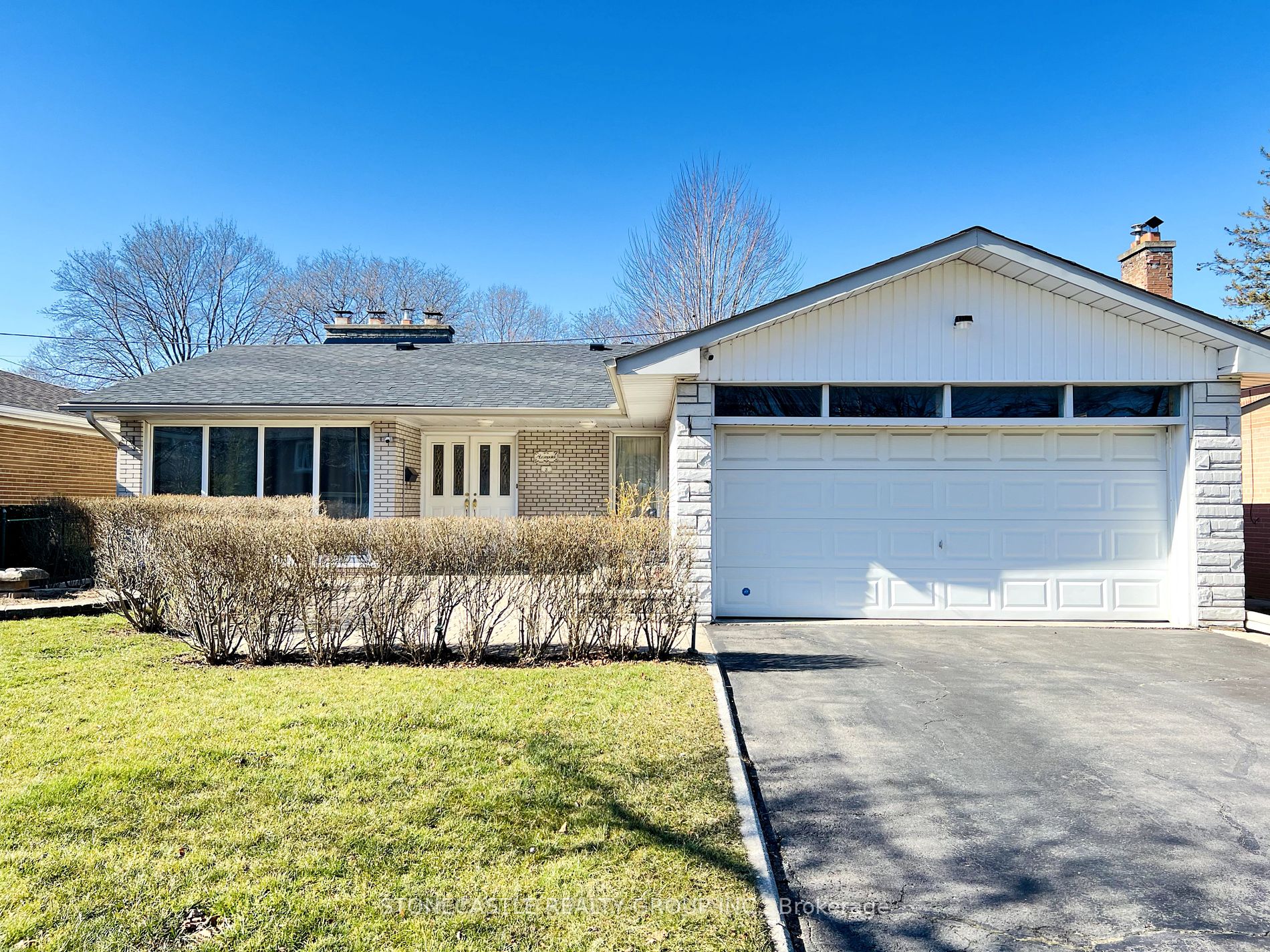 8 Hartsdale Dr Property Photo