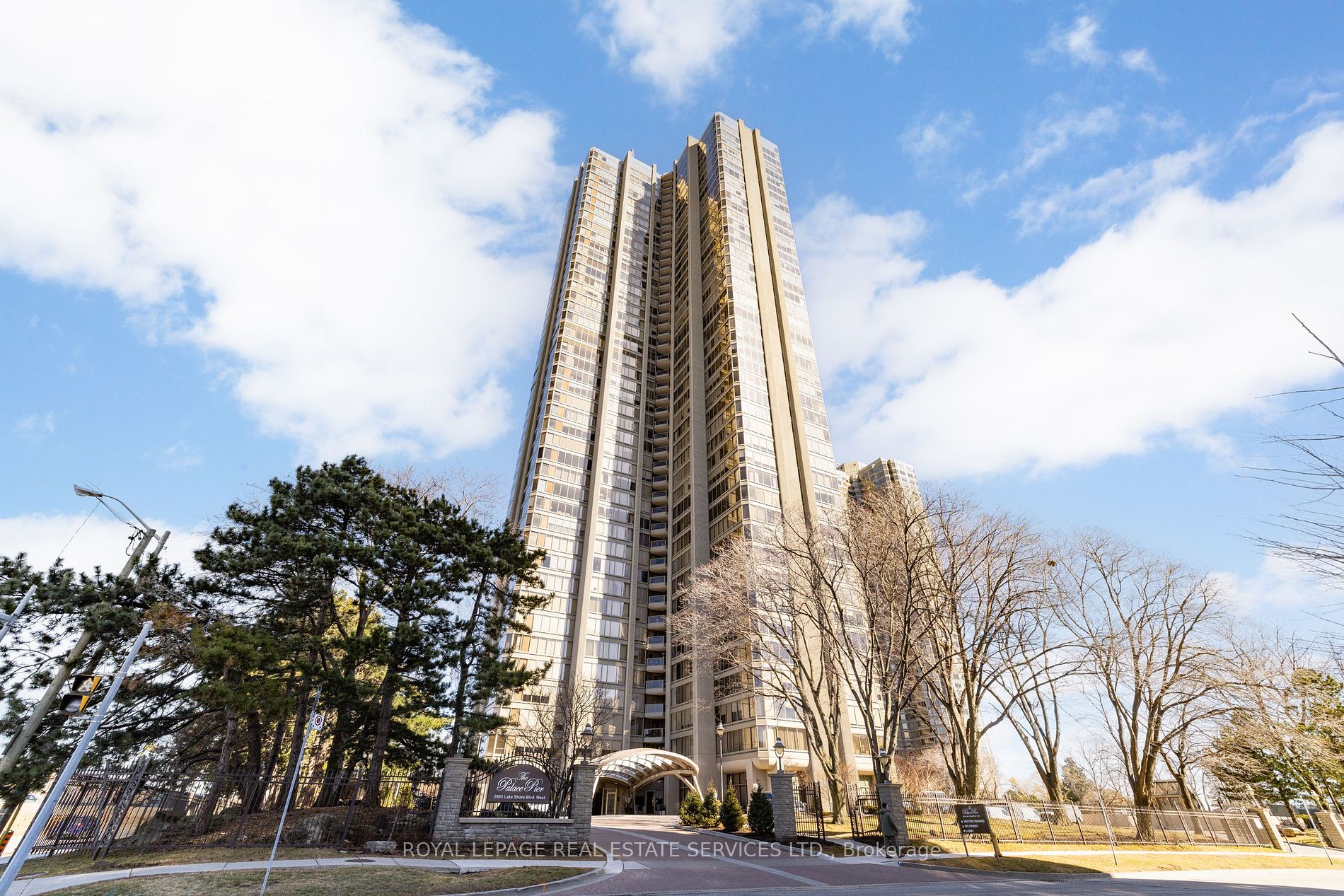 2045 Lake Shore Blvd W 10 Picture