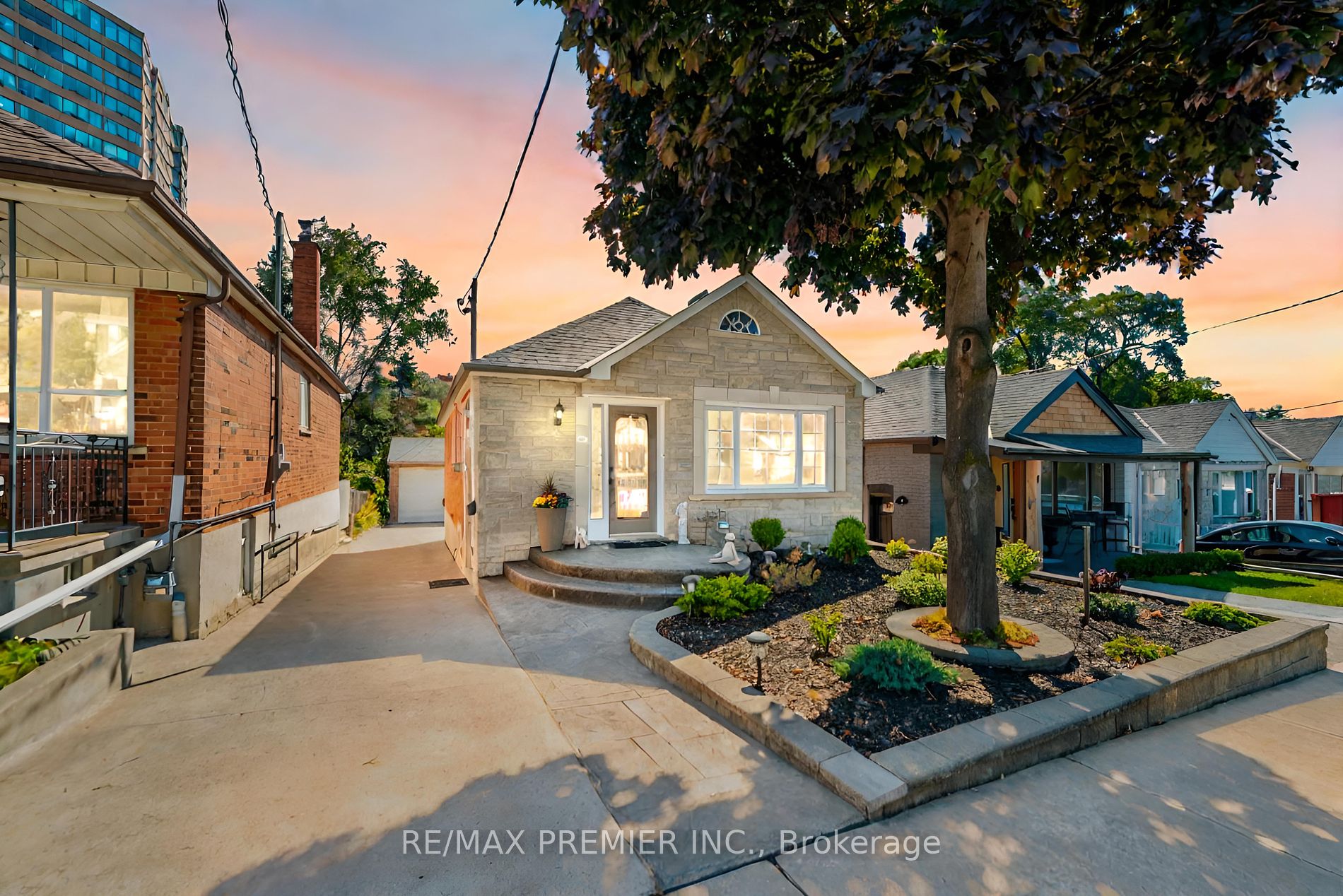 57 Lonborough Ave Property Photo