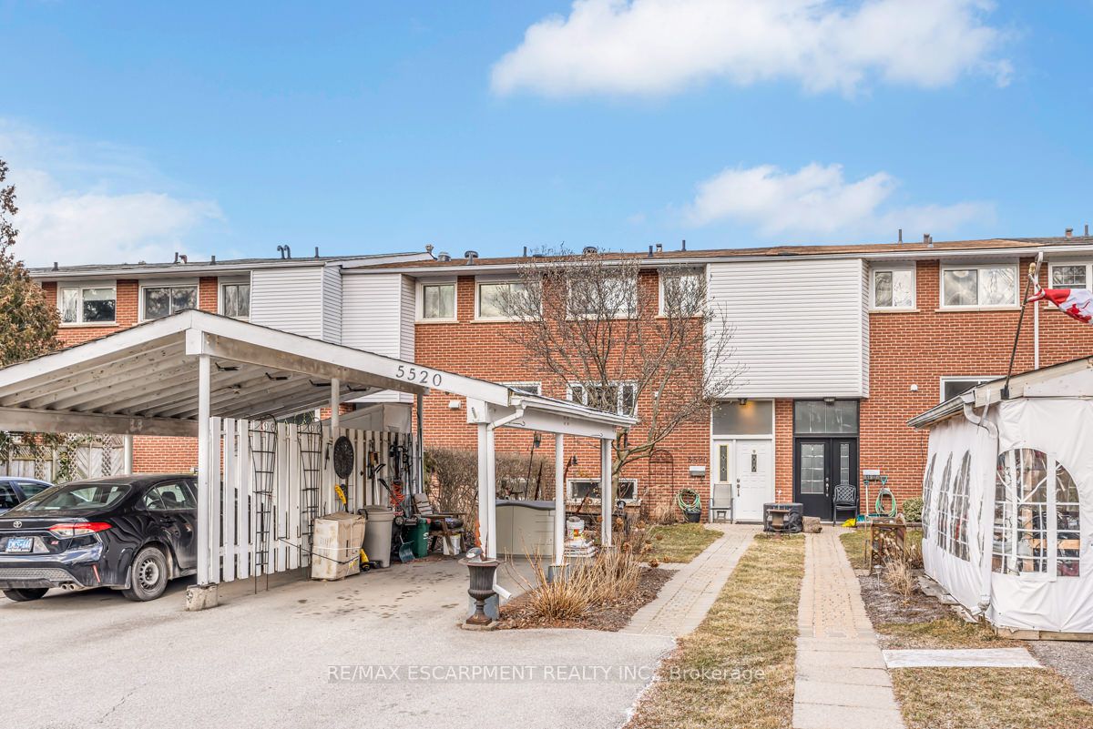 5520 Schueller Cres Property Photo 1