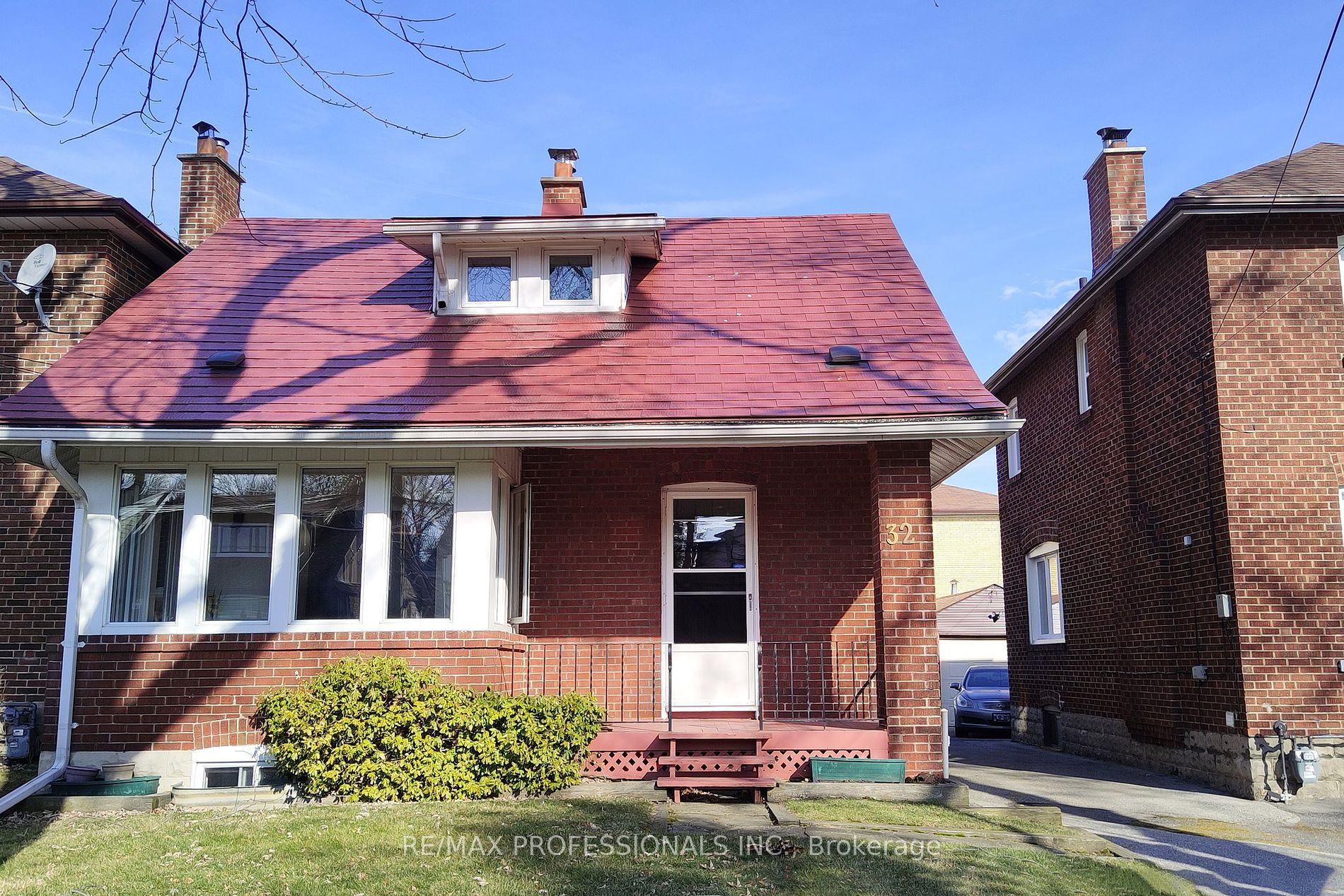 32 Hillside Ave Property Image