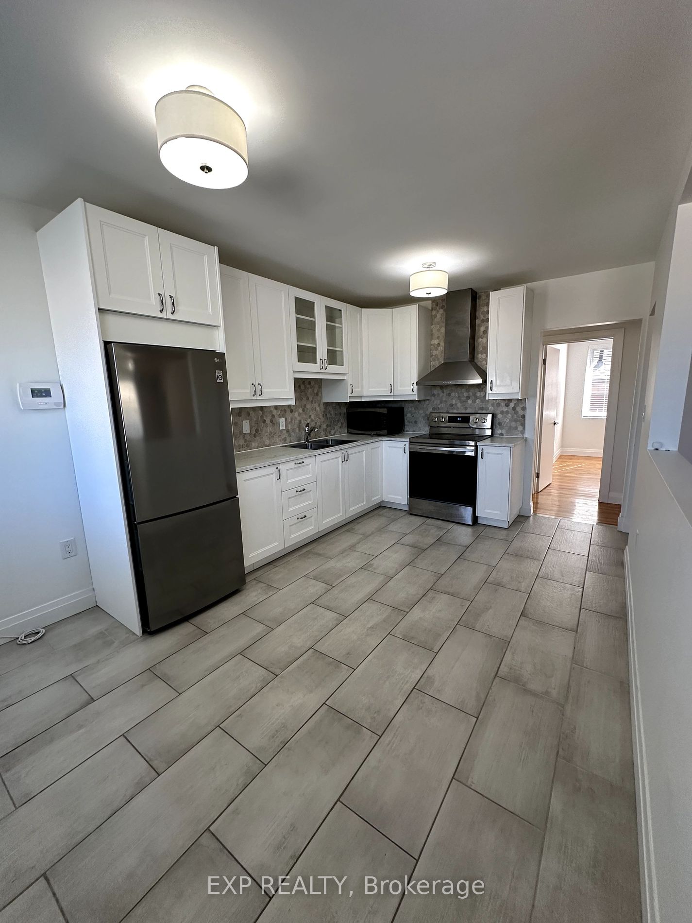 467 Silverthorn Ave Property Photo