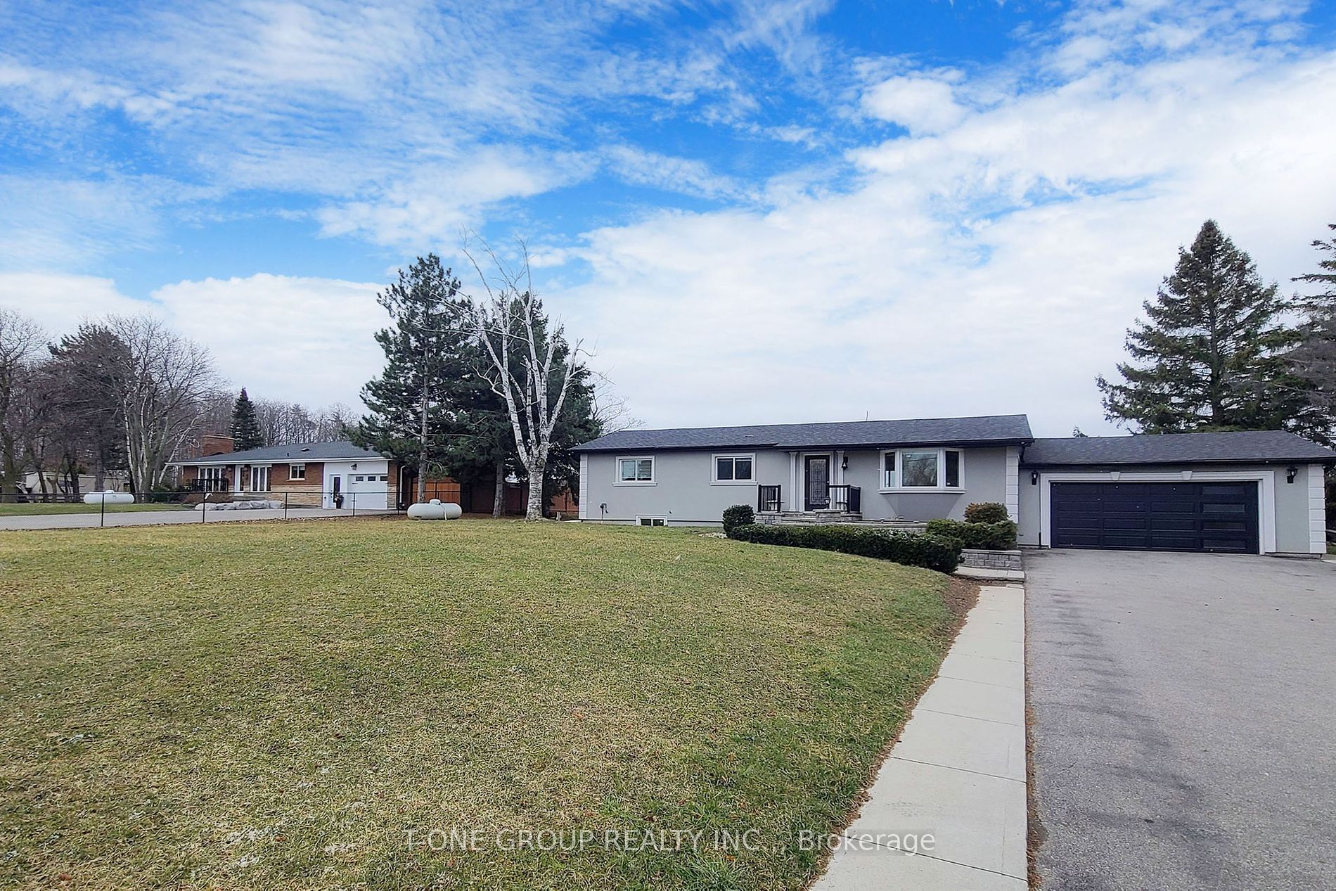 9446 Eighth Line Property Photo