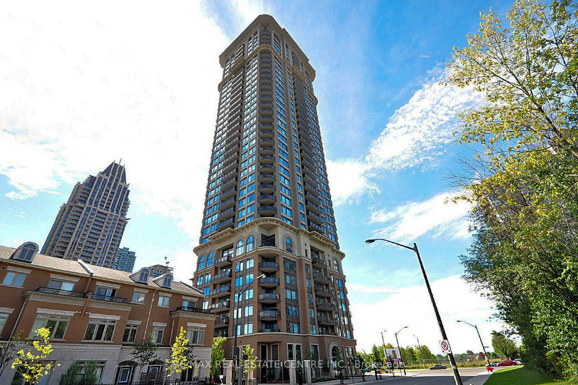 385 Prince Of Wales Dr 02 Property Photo 1