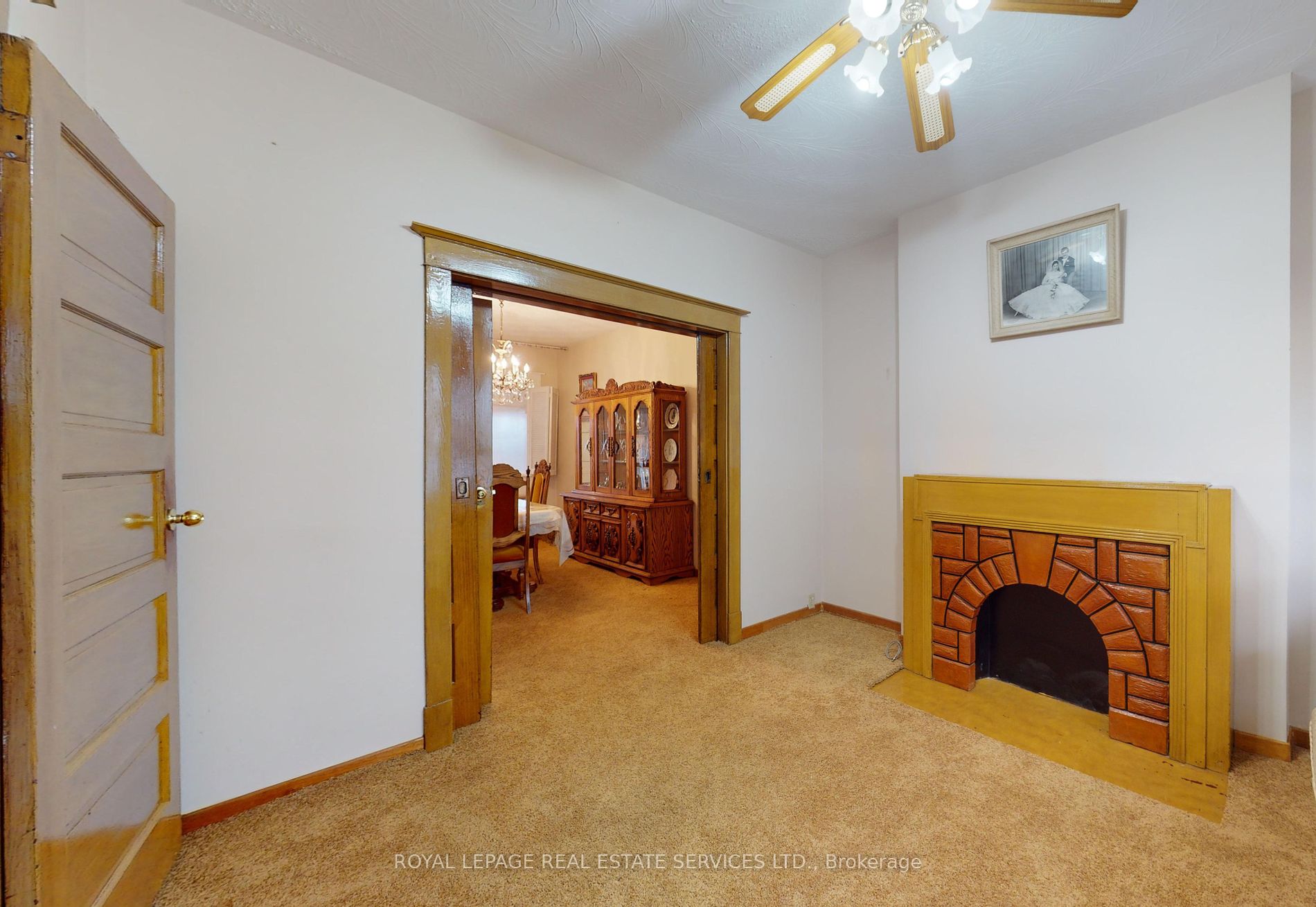 302 Indian Road Cres Property Photo 3