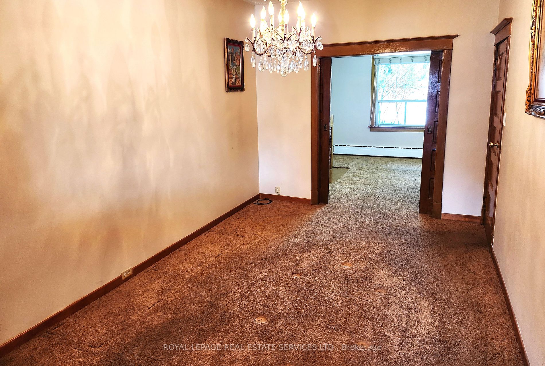 302 Indian Road Cres Property Photo 5