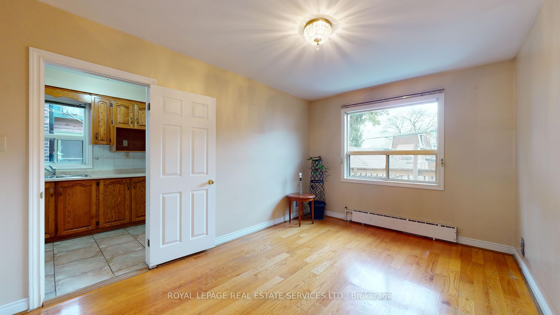 302 Indian Road Cres Property Photo 7