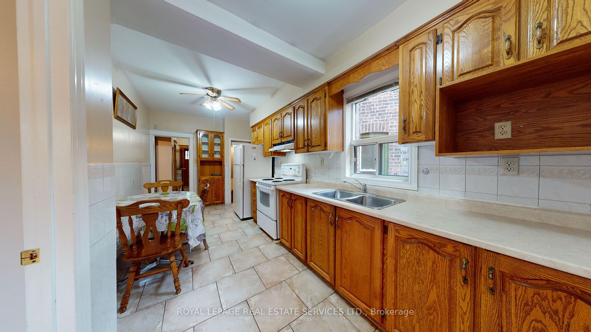 302 Indian Road Cres Property Photo 8