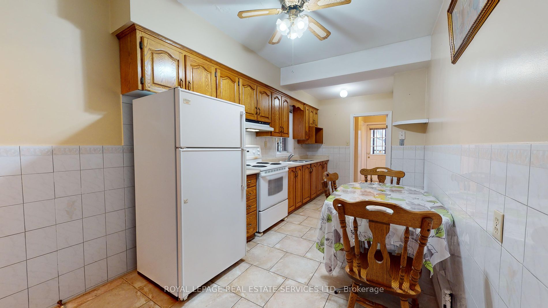 302 Indian Road Cres Property Photo 9