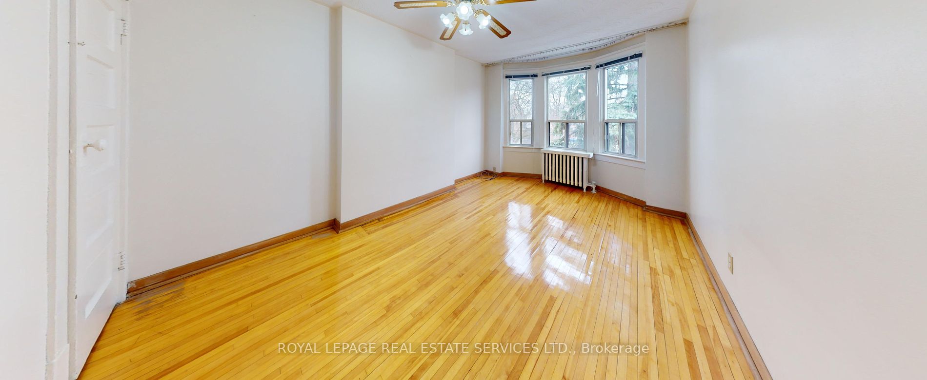 302 Indian Road Cres Property Photo 12