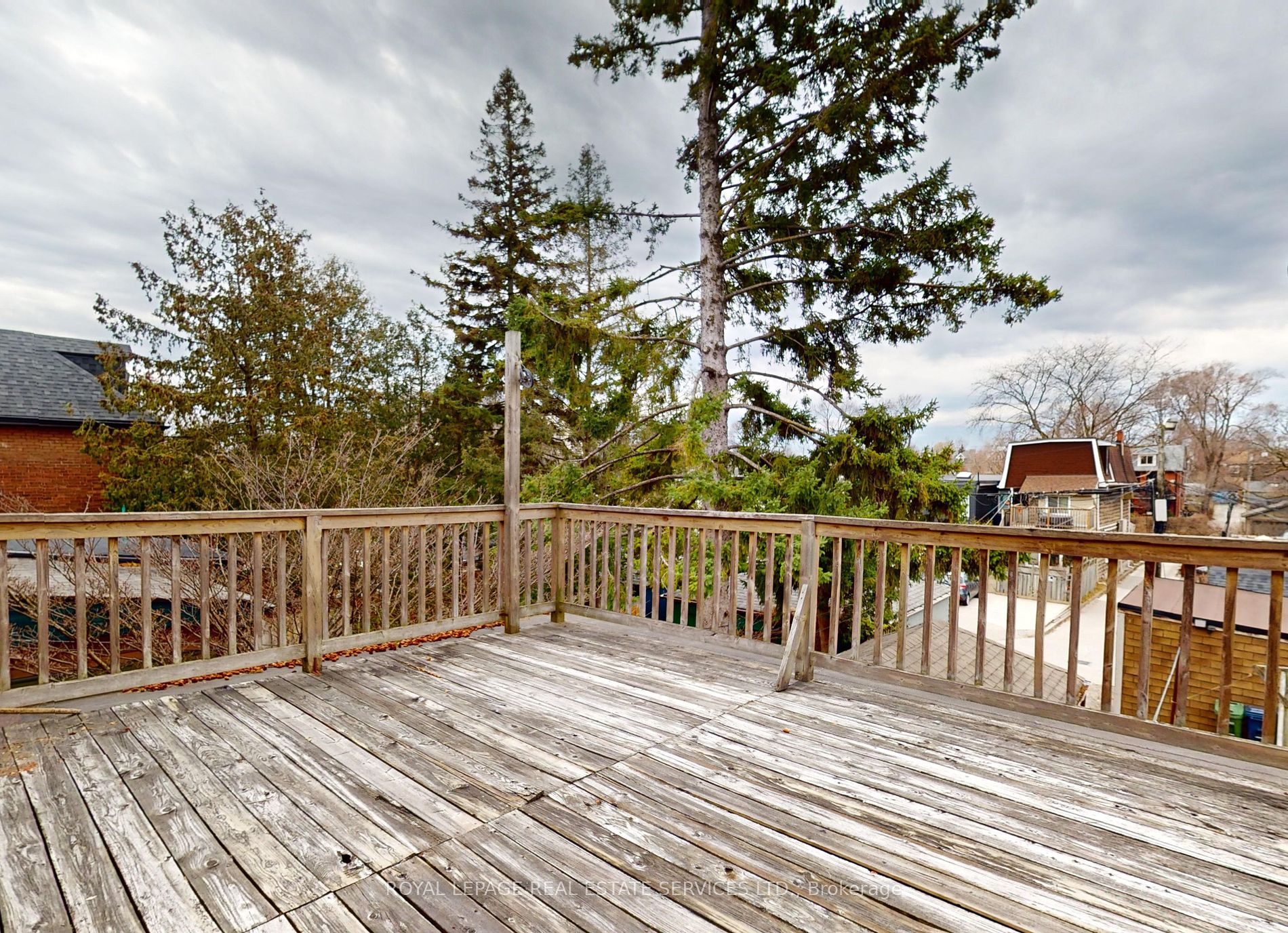 302 Indian Road Cres Property Photo 16