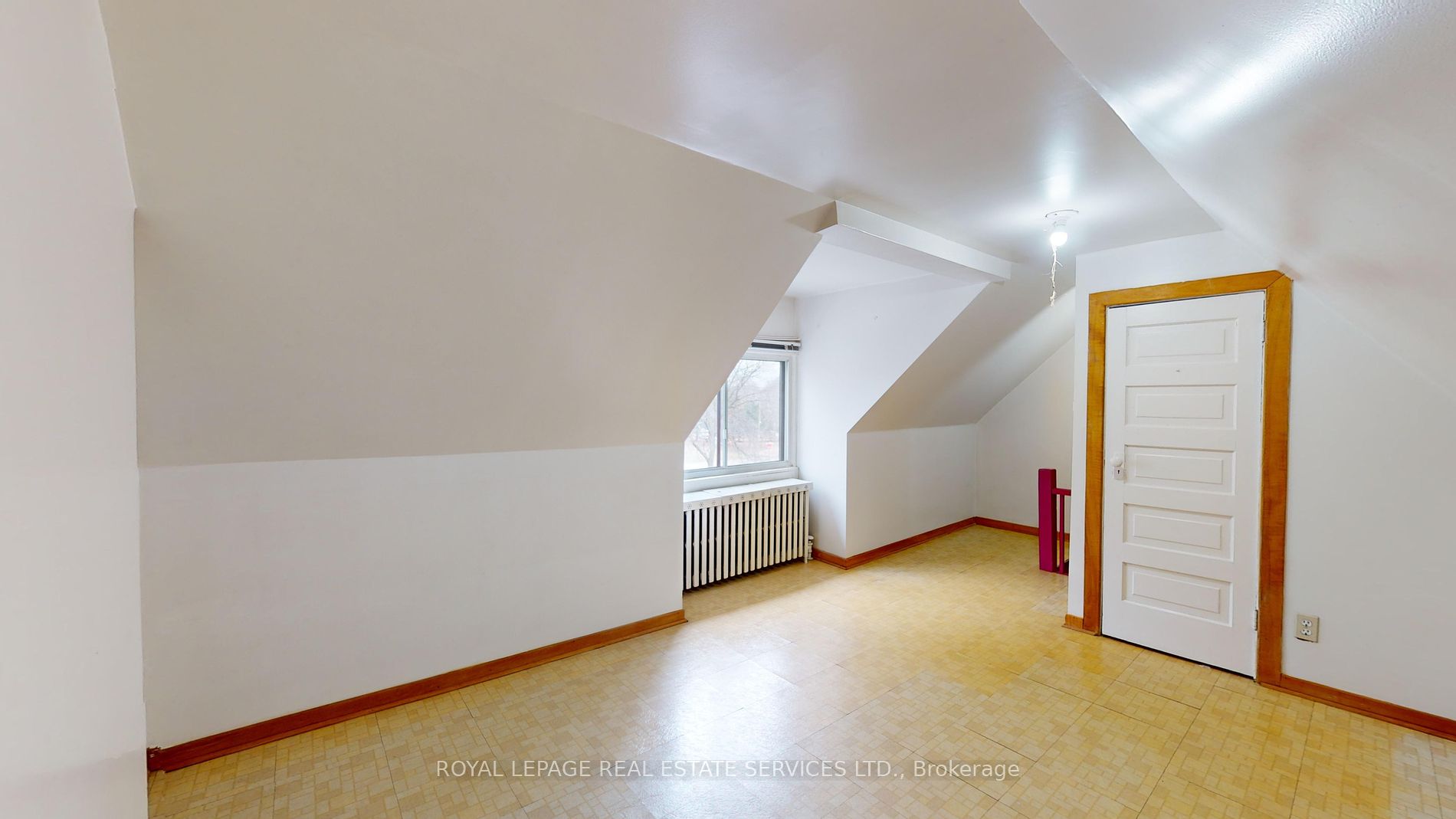 302 Indian Road Cres Property Photo 17