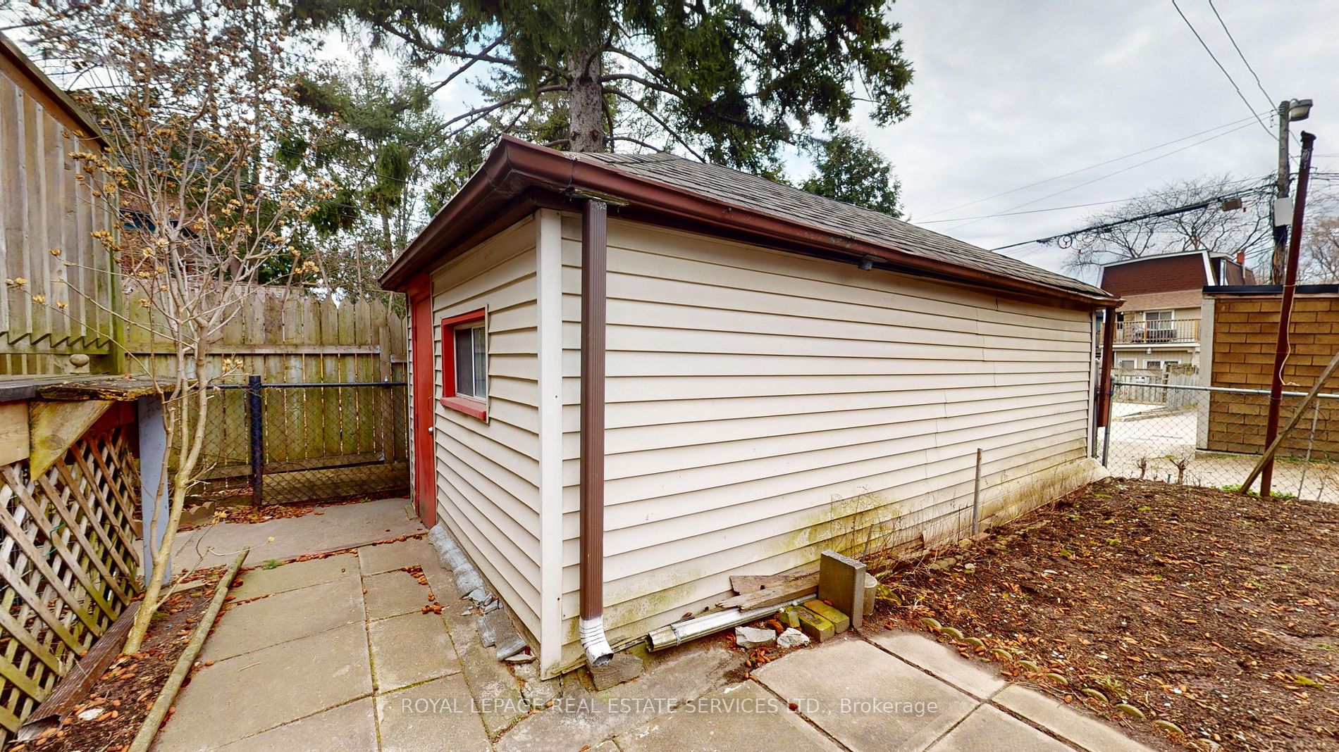 302 Indian Road Cres Property Photo 21