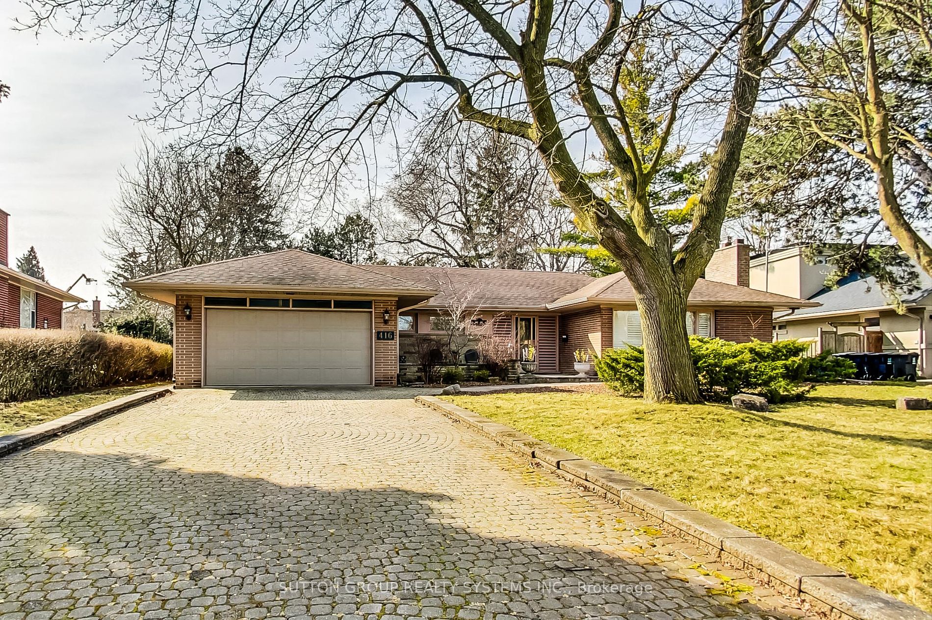 416 The Kingsway Property Photo