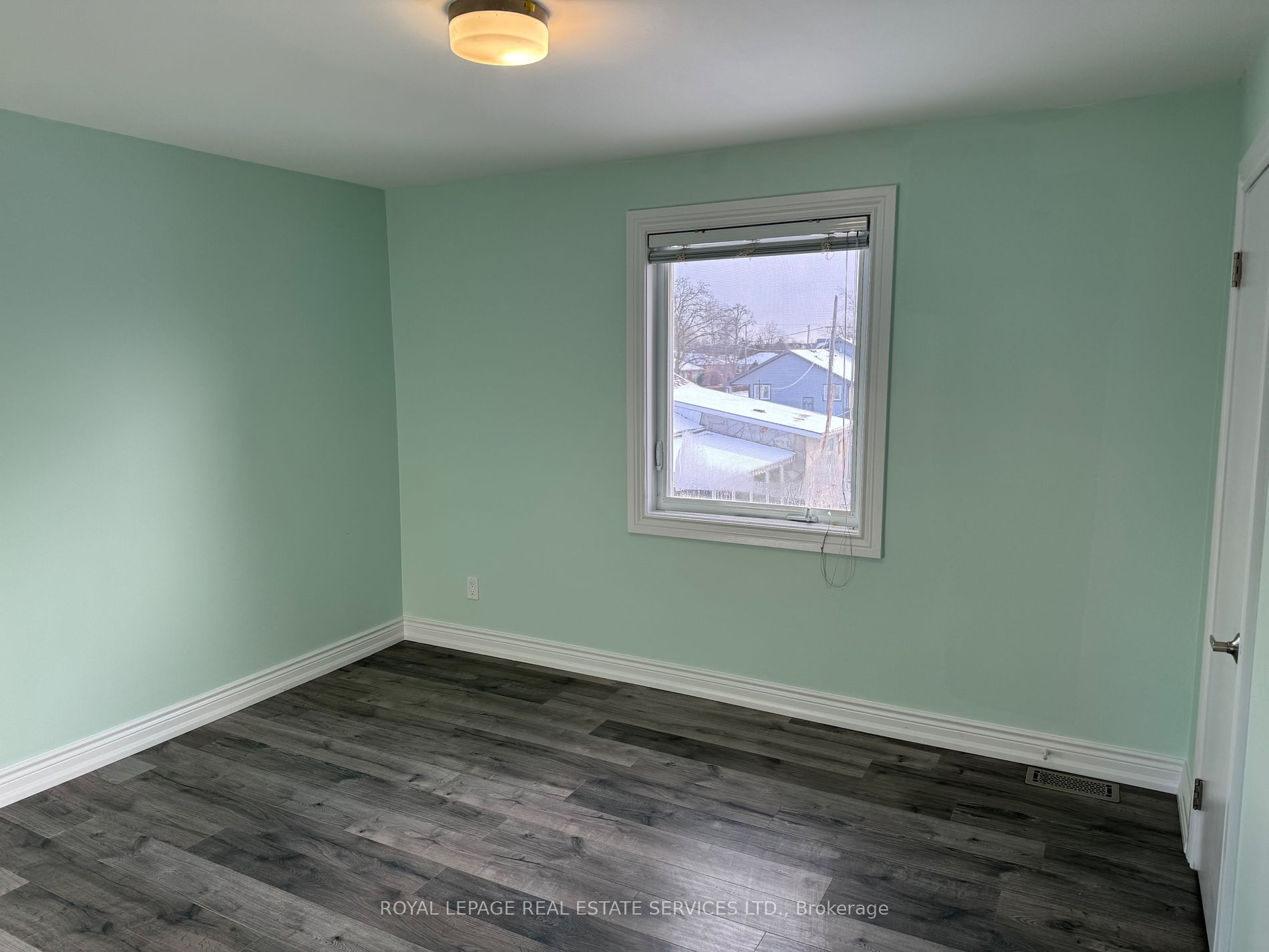 110 Inglewood Dr Property Photo 2