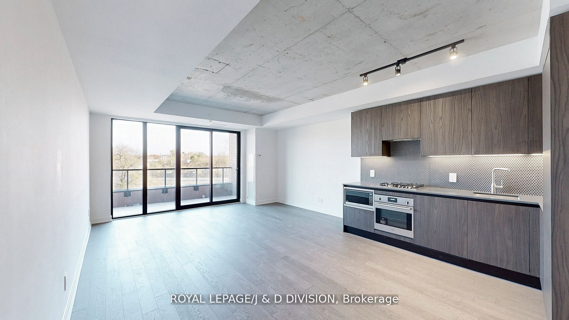 2720 Dundas St W 22 Property Photo 1