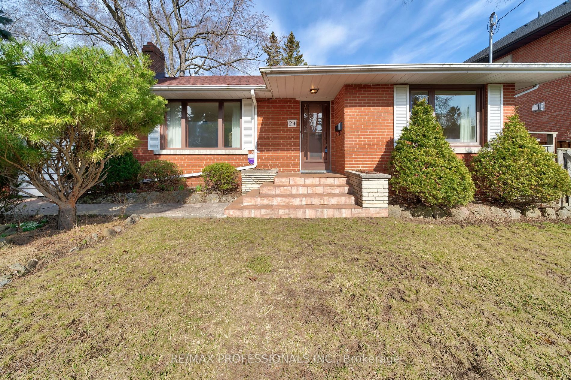 24 Golfcrest Rd Property Photo