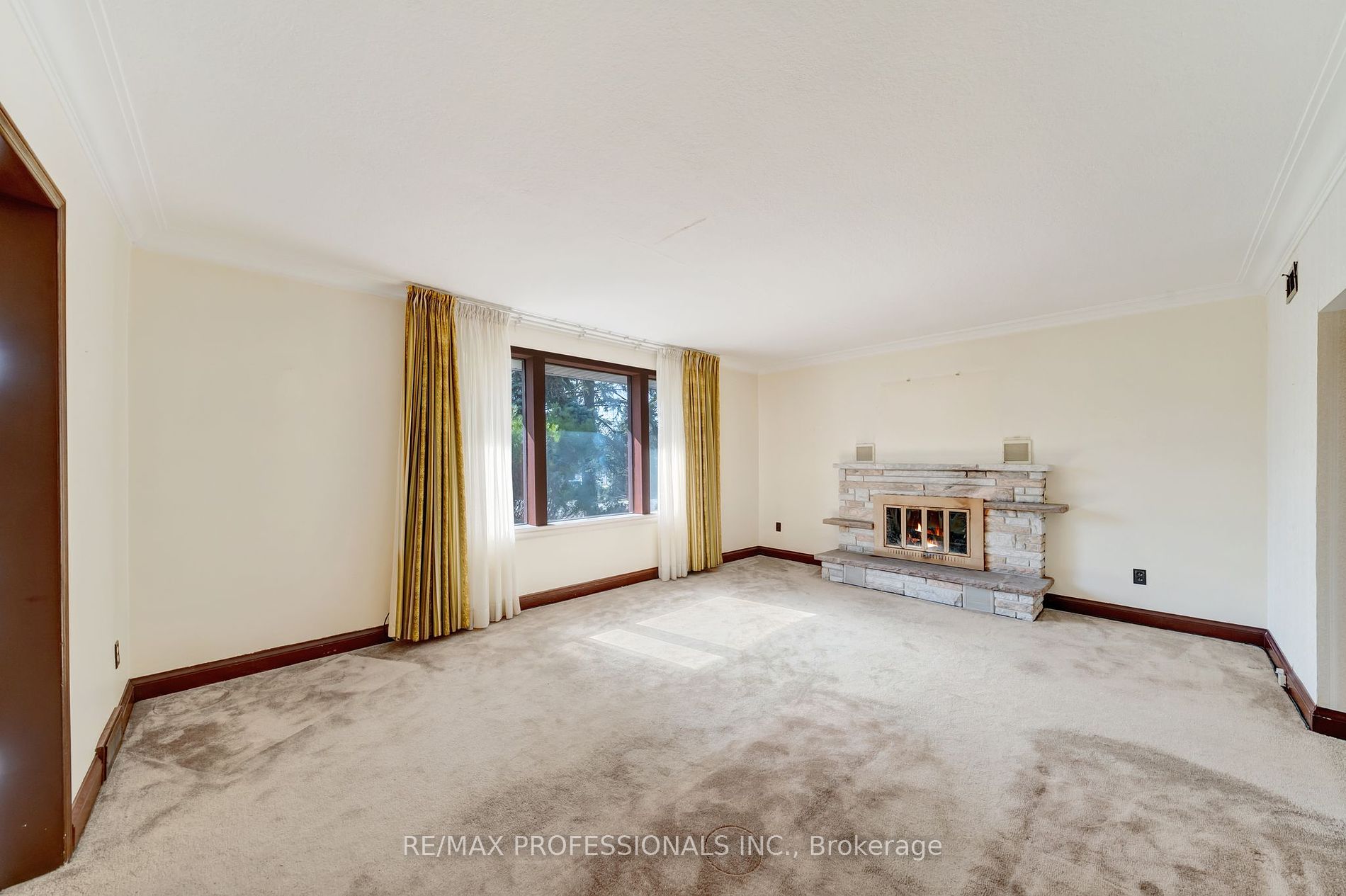 24 Golfcrest Rd Property Photo 16