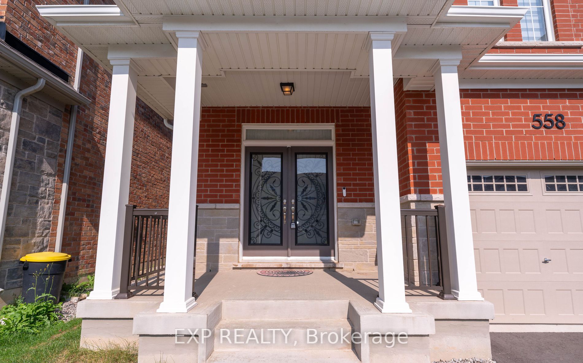 558 Kennedy Circ W Property Photo 2
