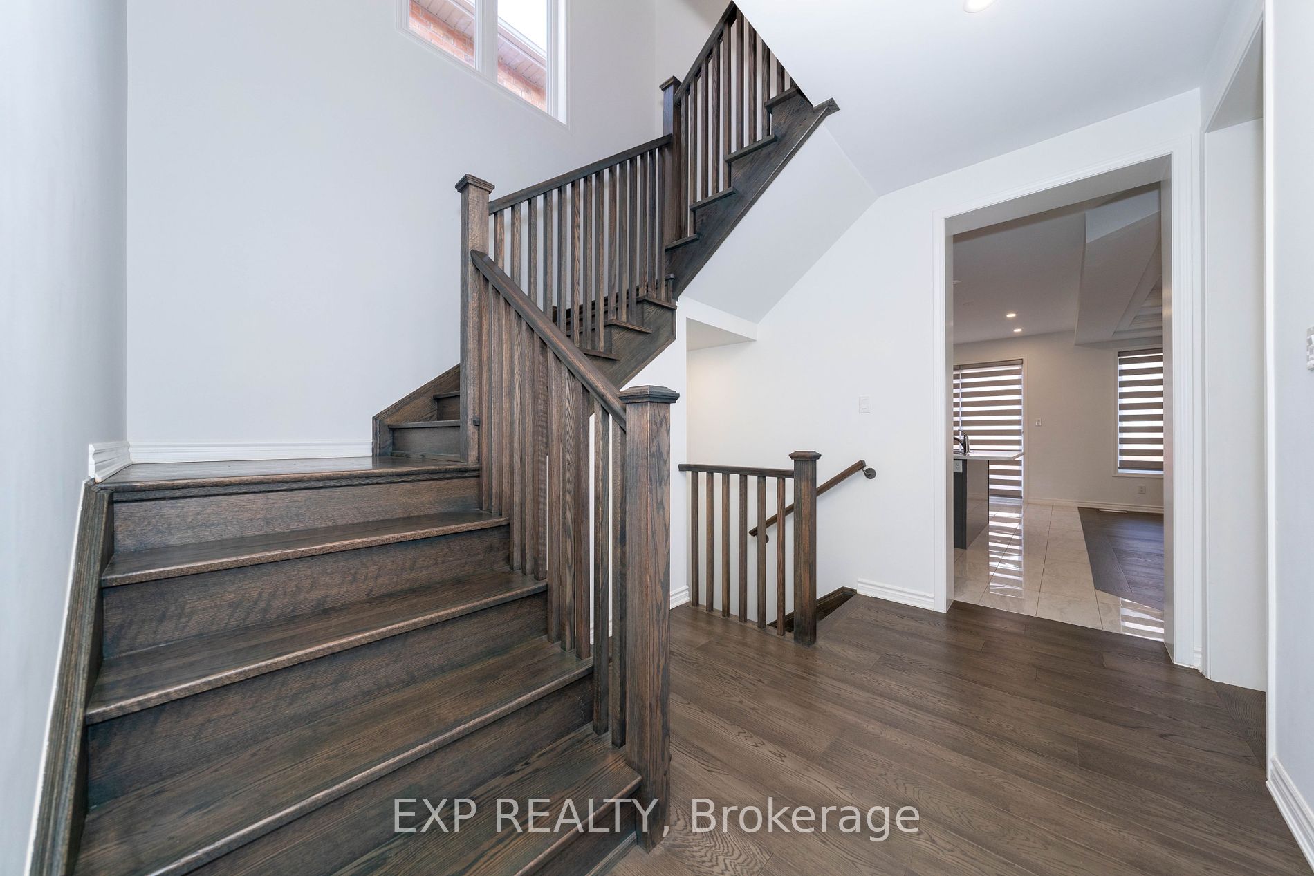 558 Kennedy Circ W Property Photo 5