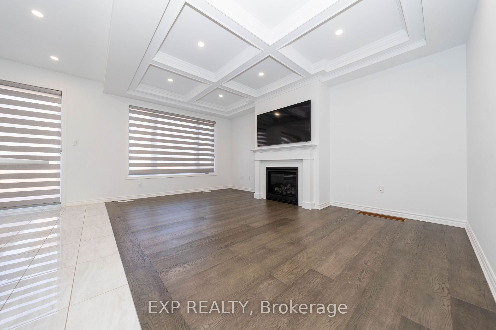 558 Kennedy Circ W Property Photo 7