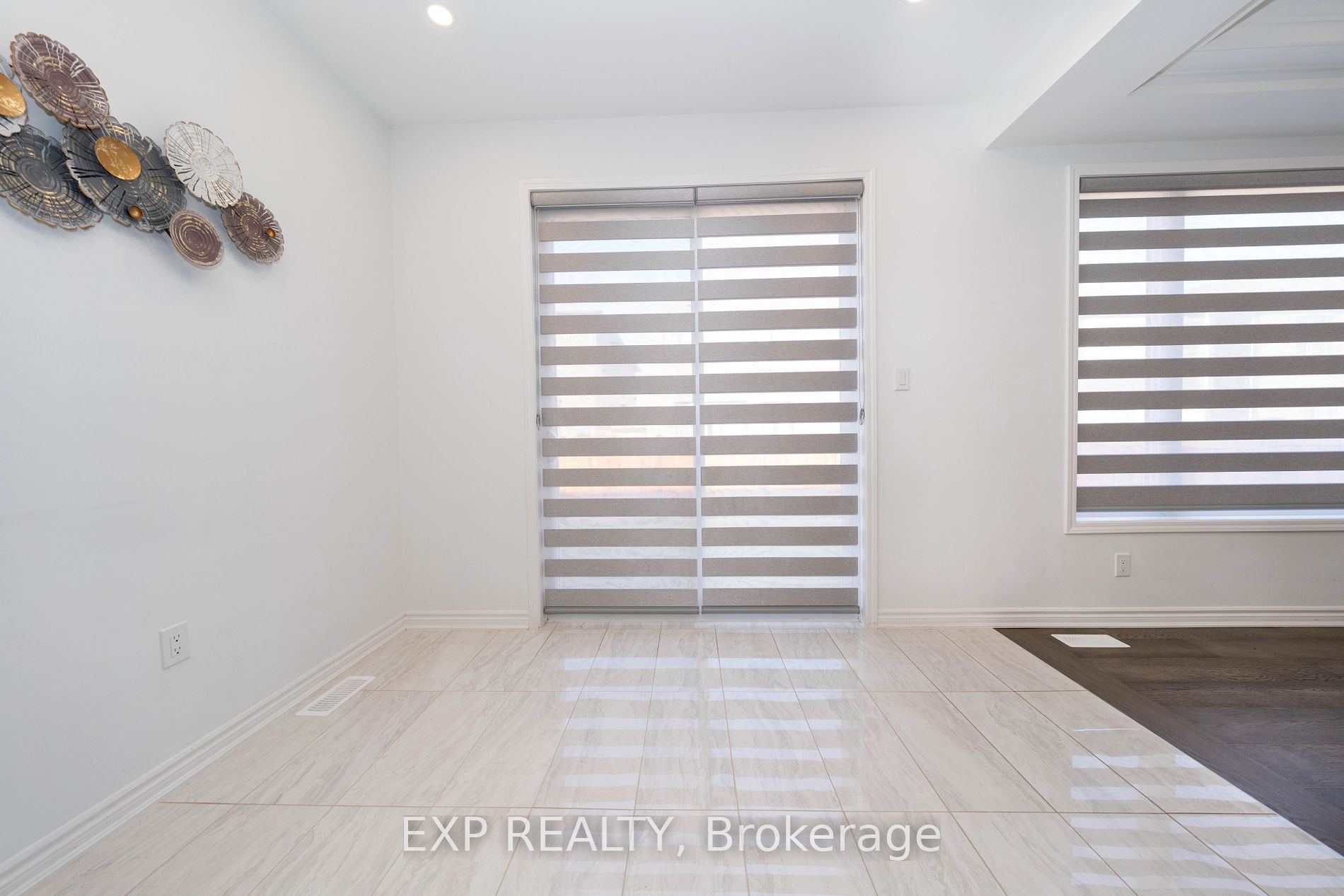 558 Kennedy Circ W Property Photo 14