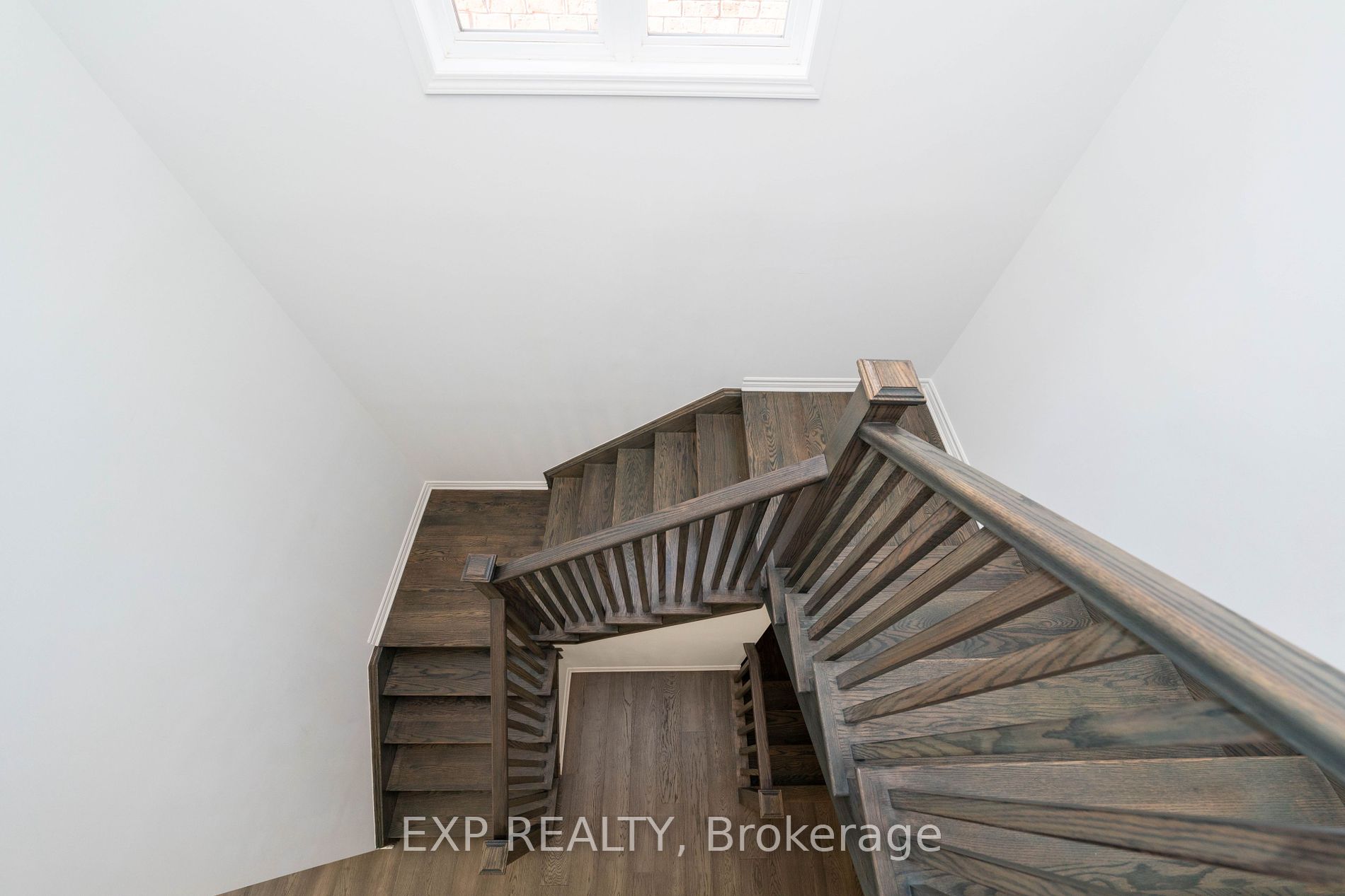 558 Kennedy Circ W Property Photo 15