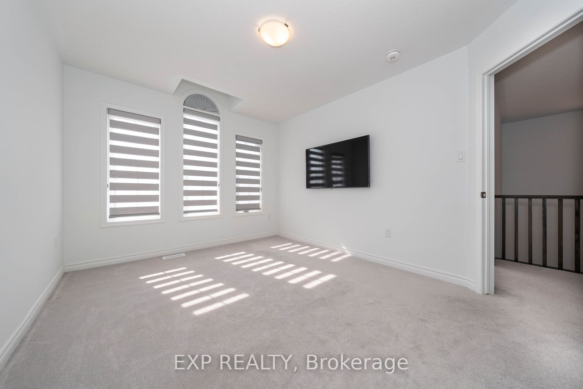 558 Kennedy Circ W Property Photo 17