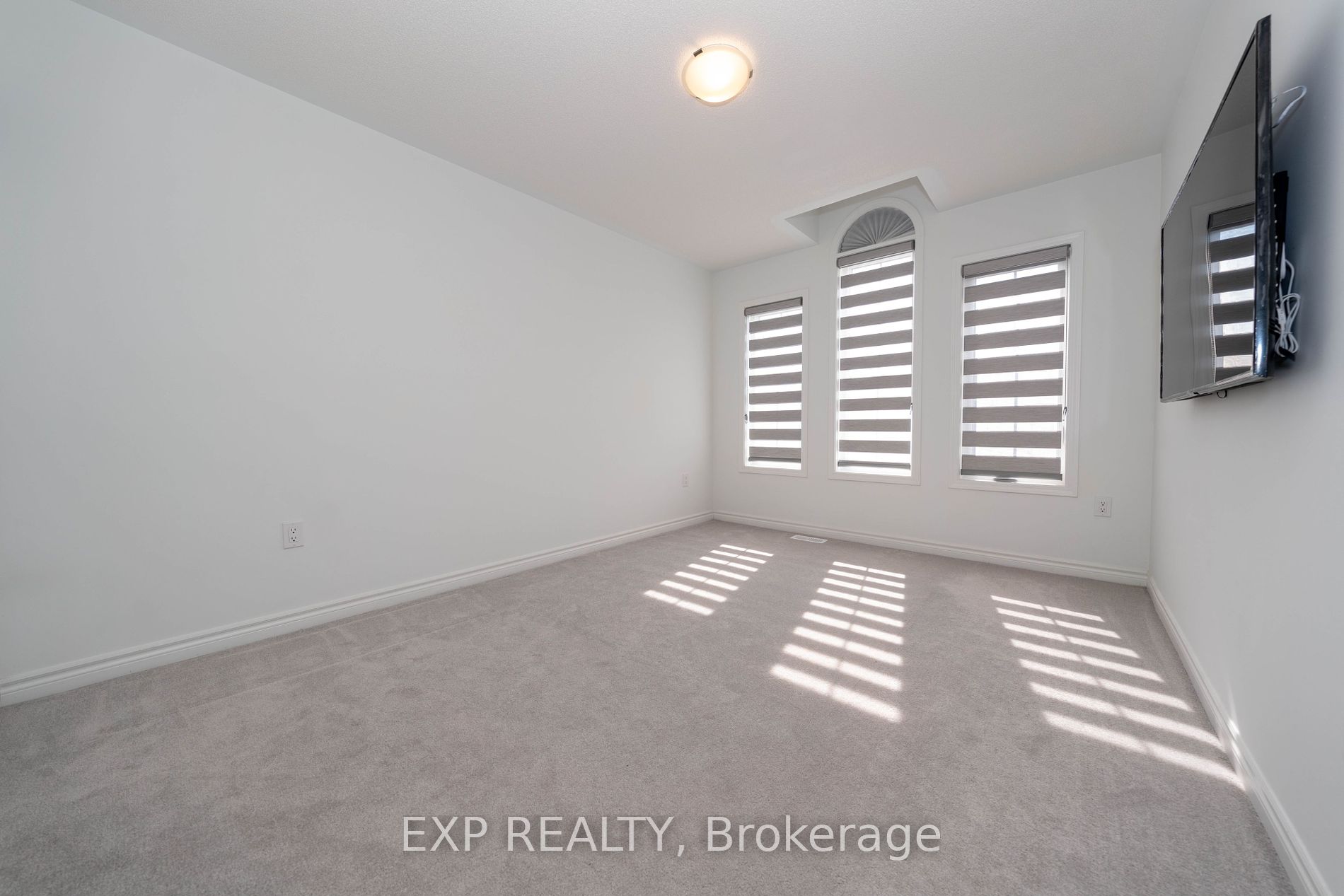 558 Kennedy Circ W Property Photo 19