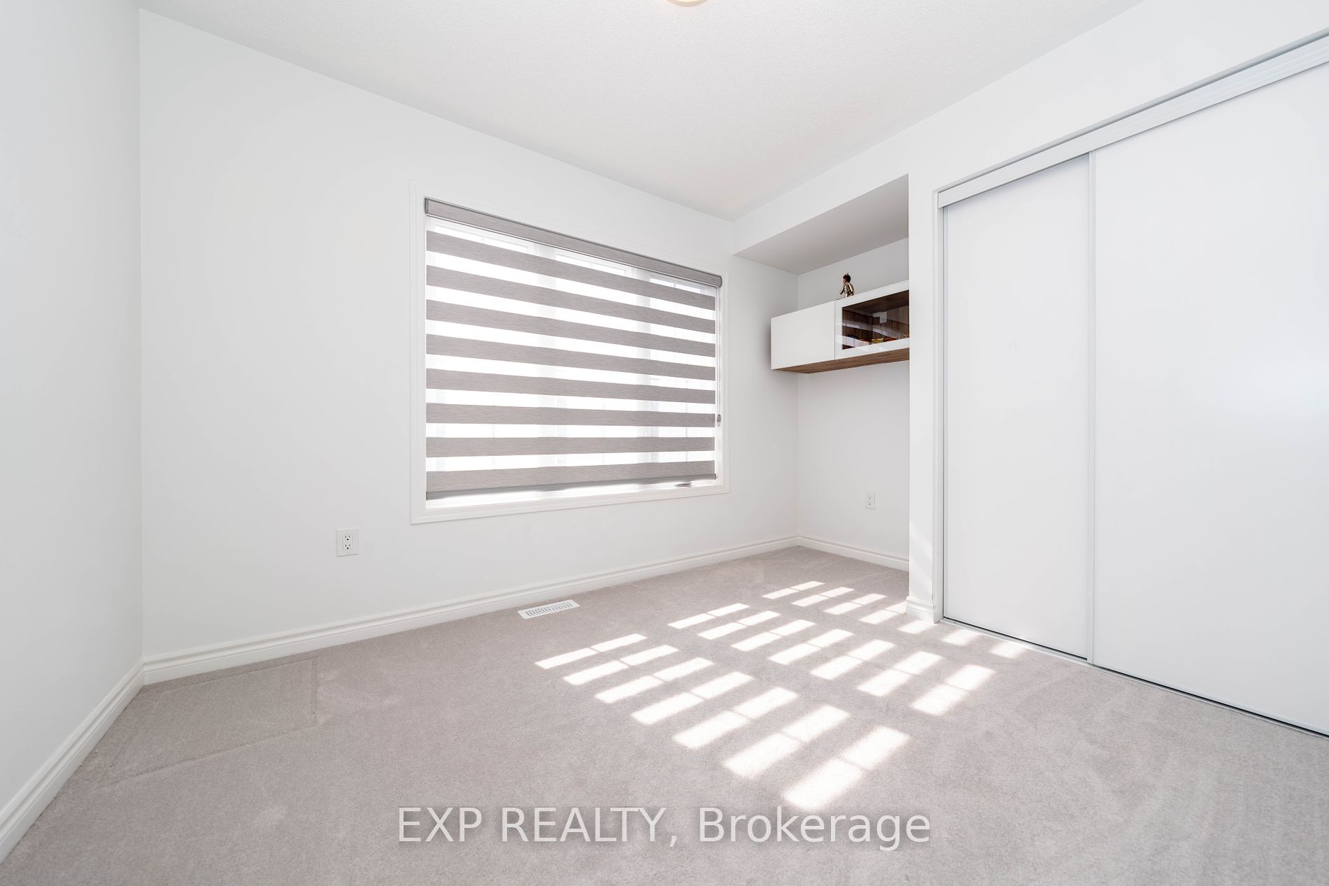 558 Kennedy Circ W Property Photo 22