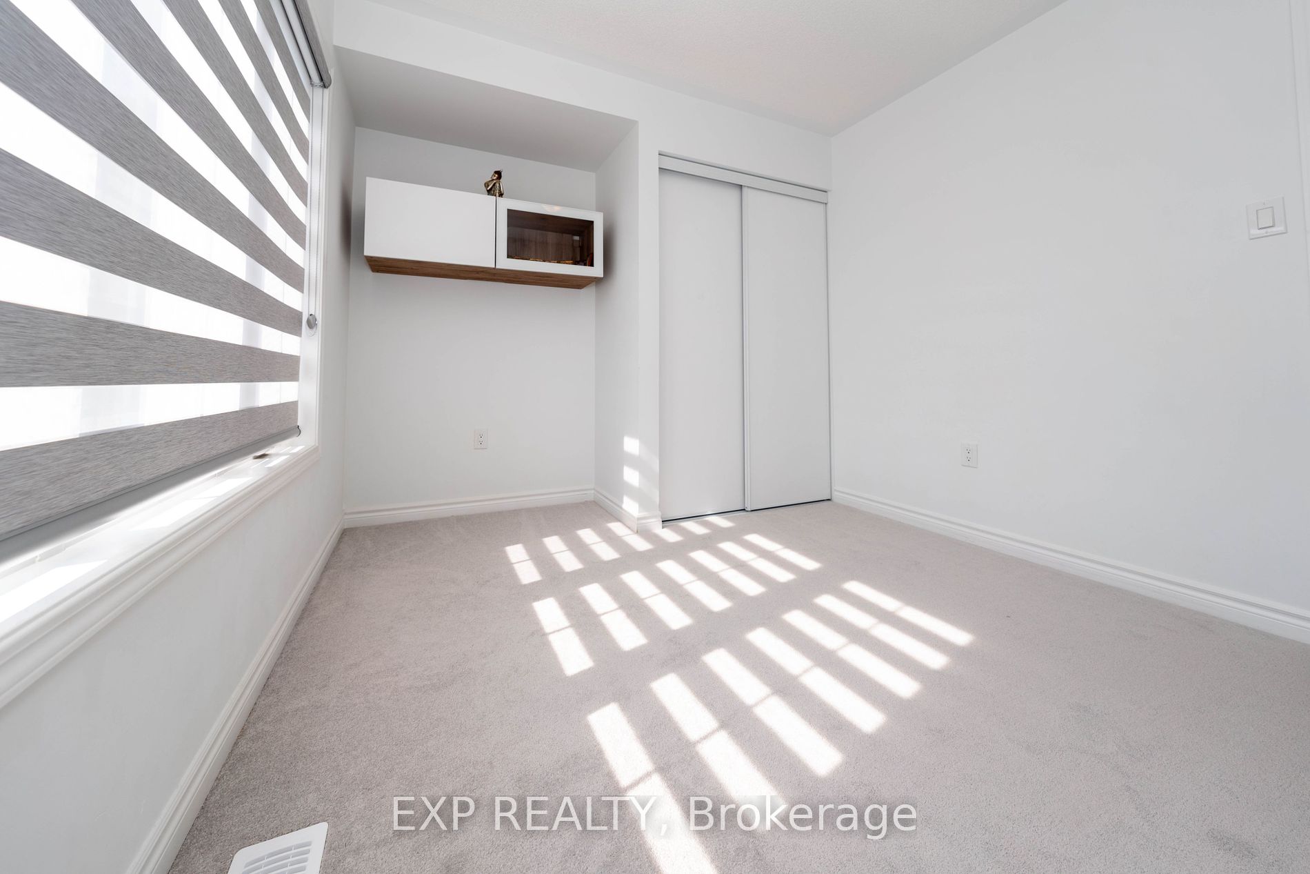 558 Kennedy Circ W Property Photo 23
