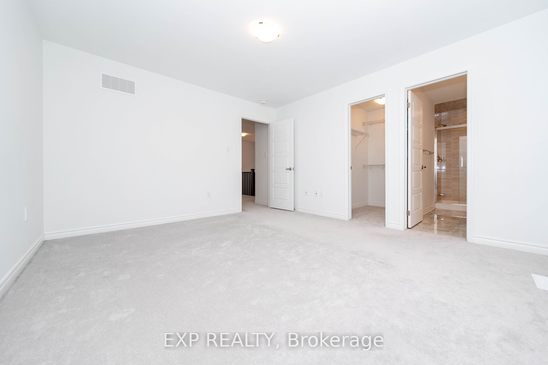 558 Kennedy Circ W Property Photo 29