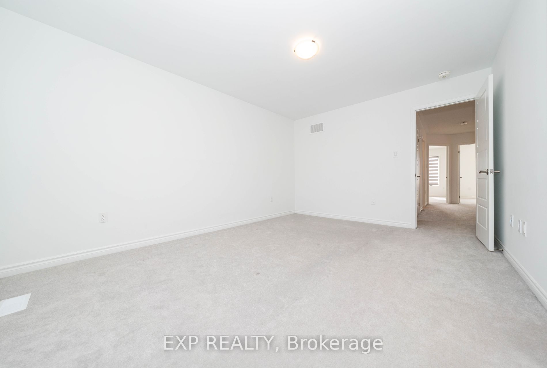 558 Kennedy Circ W Property Photo 30