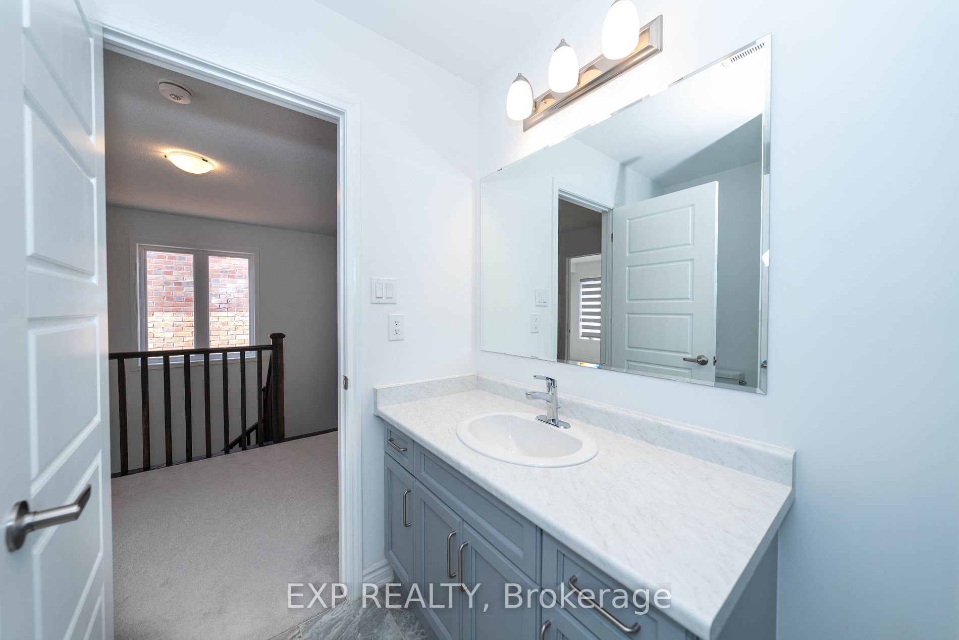 558 Kennedy Circ W Property Photo 36