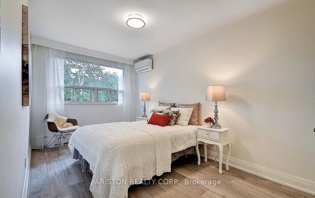 9 Winfield Ave N Property Photo 7