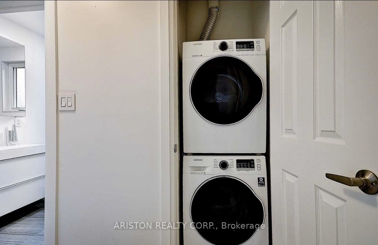 9 Winfield Ave N Property Photo 11