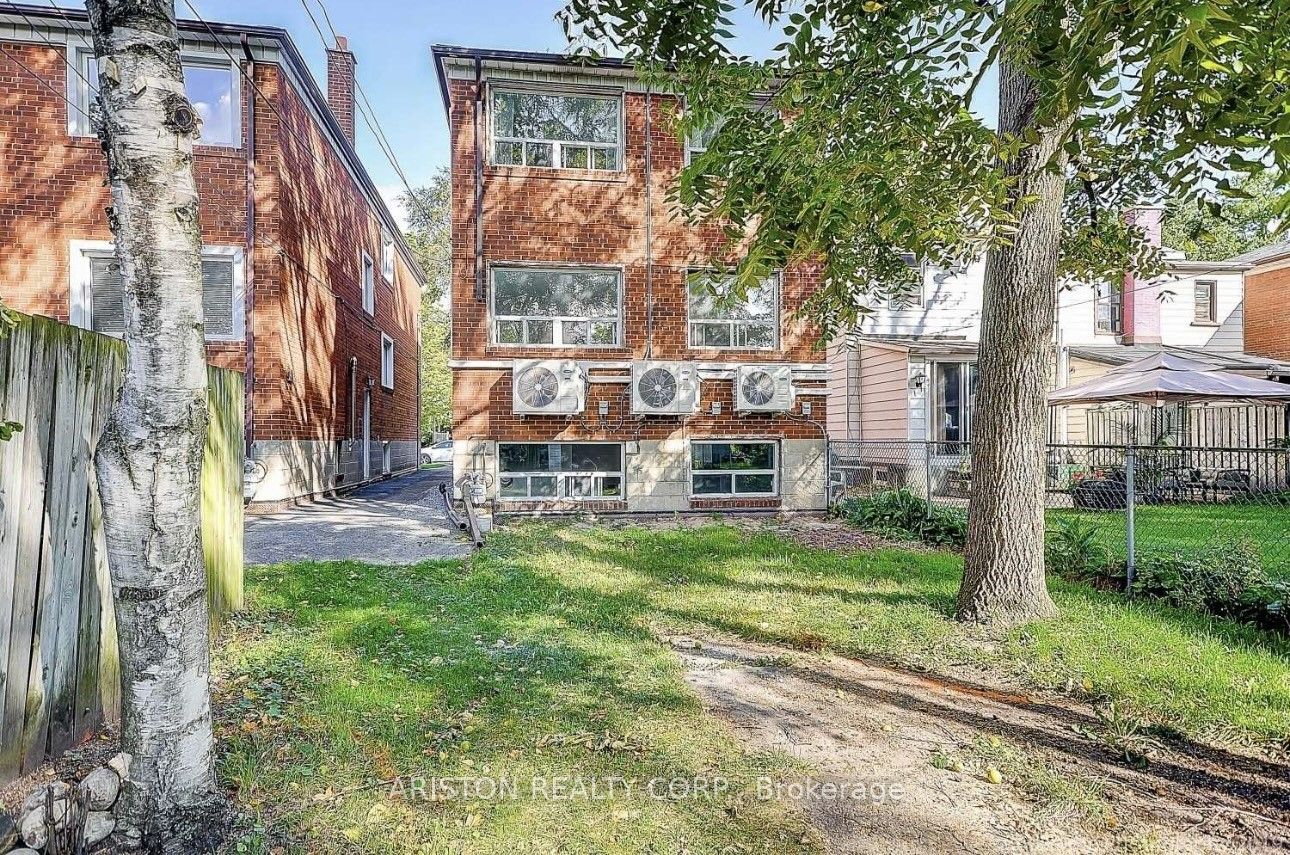 9 Winfield Ave N Property Photo 12