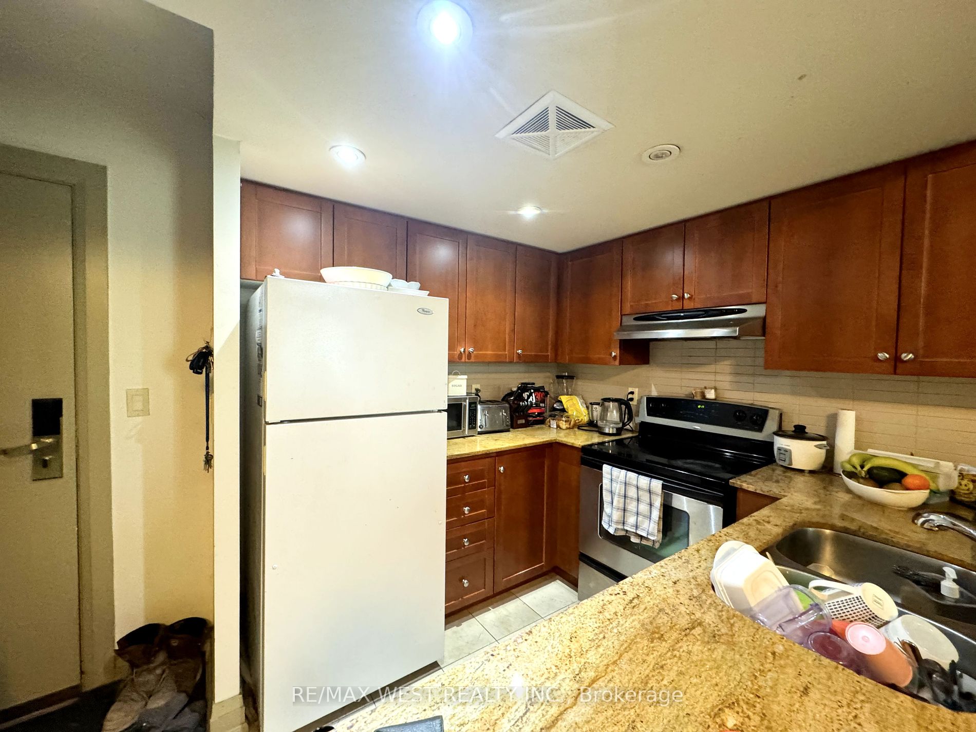 2737 Keele St 5 Property Photo 1
