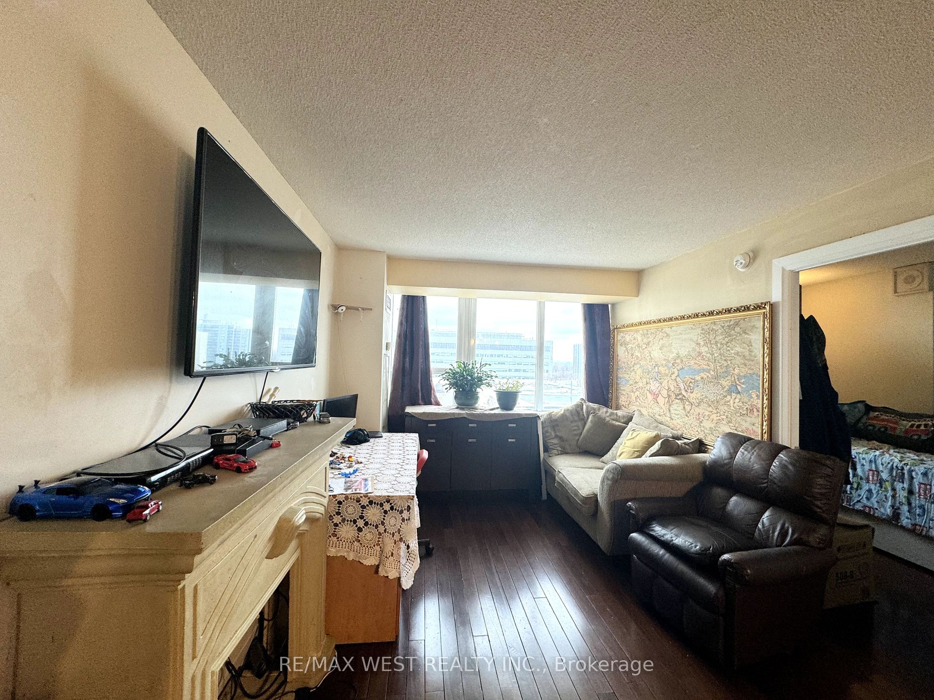 2737 Keele St 18 Property Photo 1