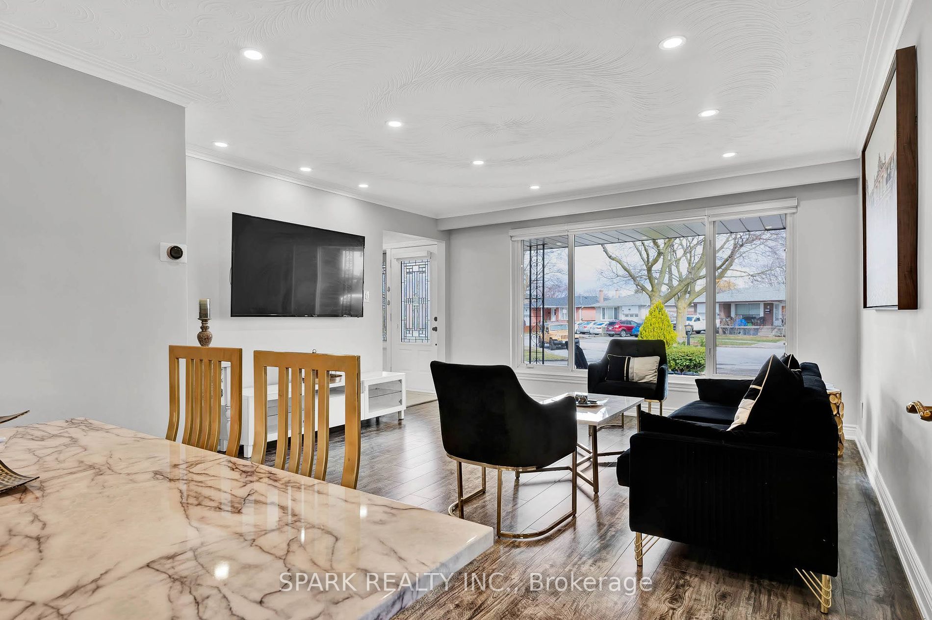 10 Pagoda Pl Property Photo 3