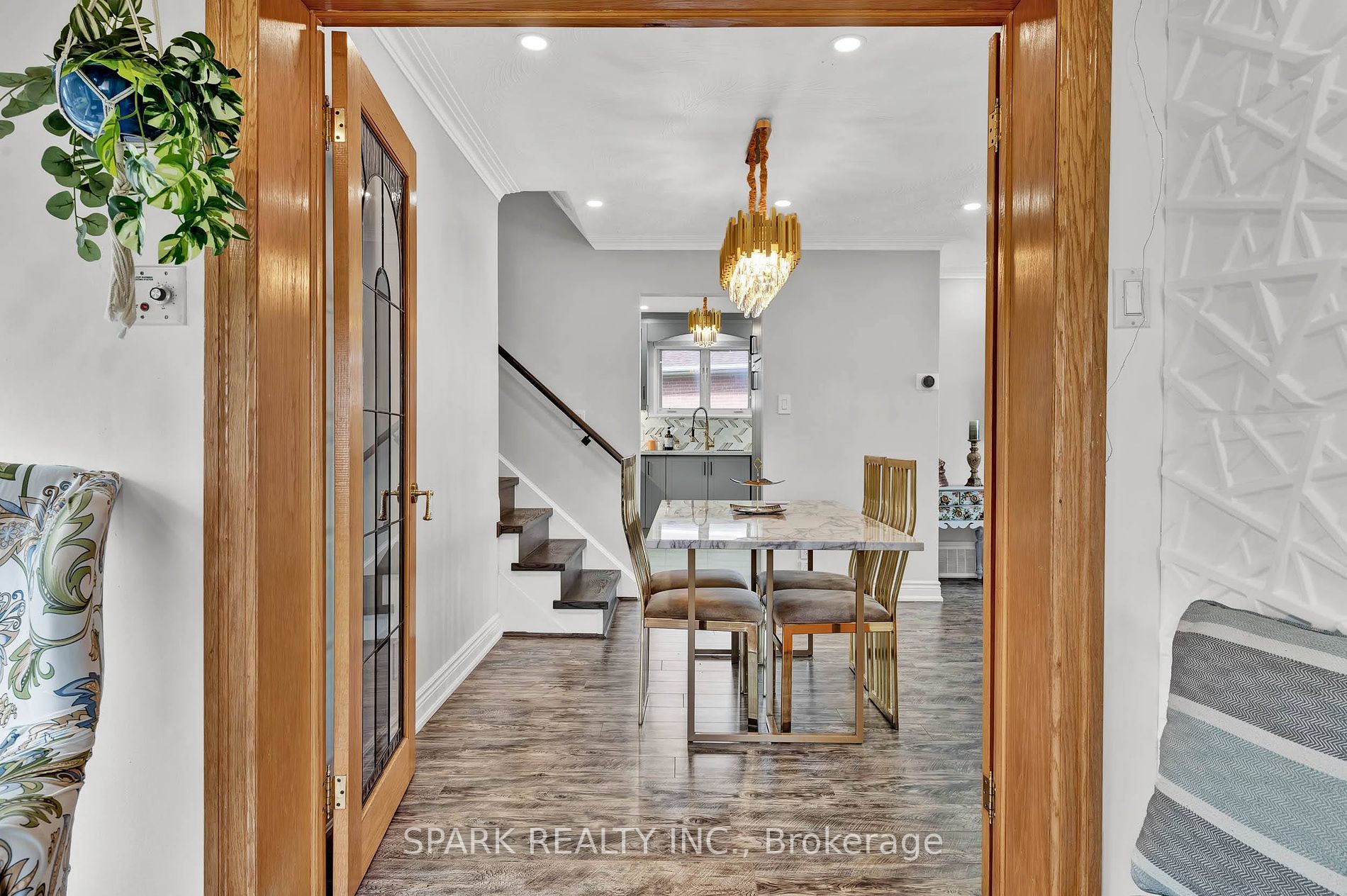 10 Pagoda Pl Property Photo 5