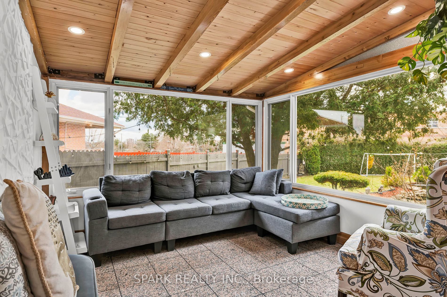 10 Pagoda Pl Property Photo 6