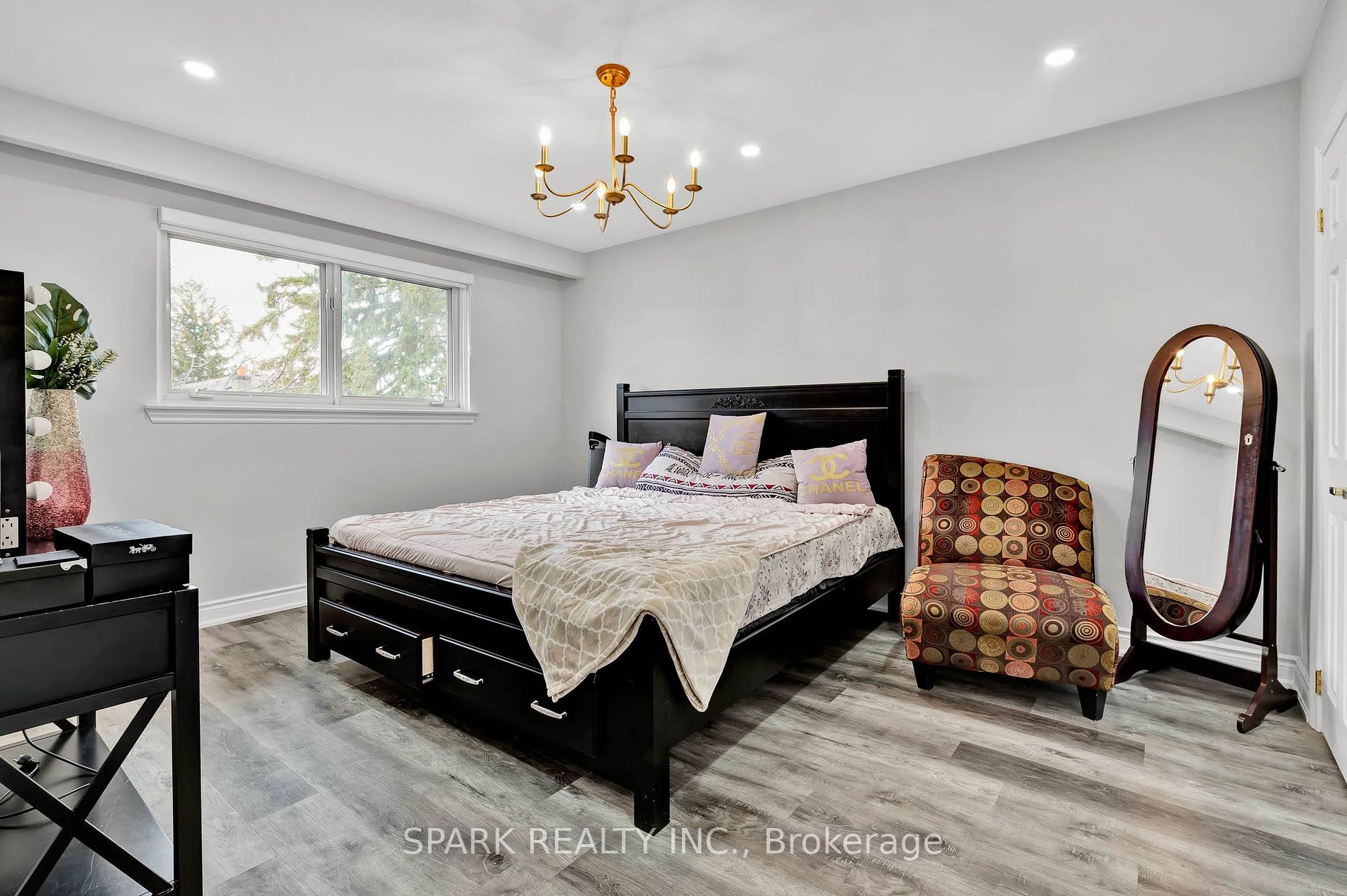 10 Pagoda Pl Property Photo 10
