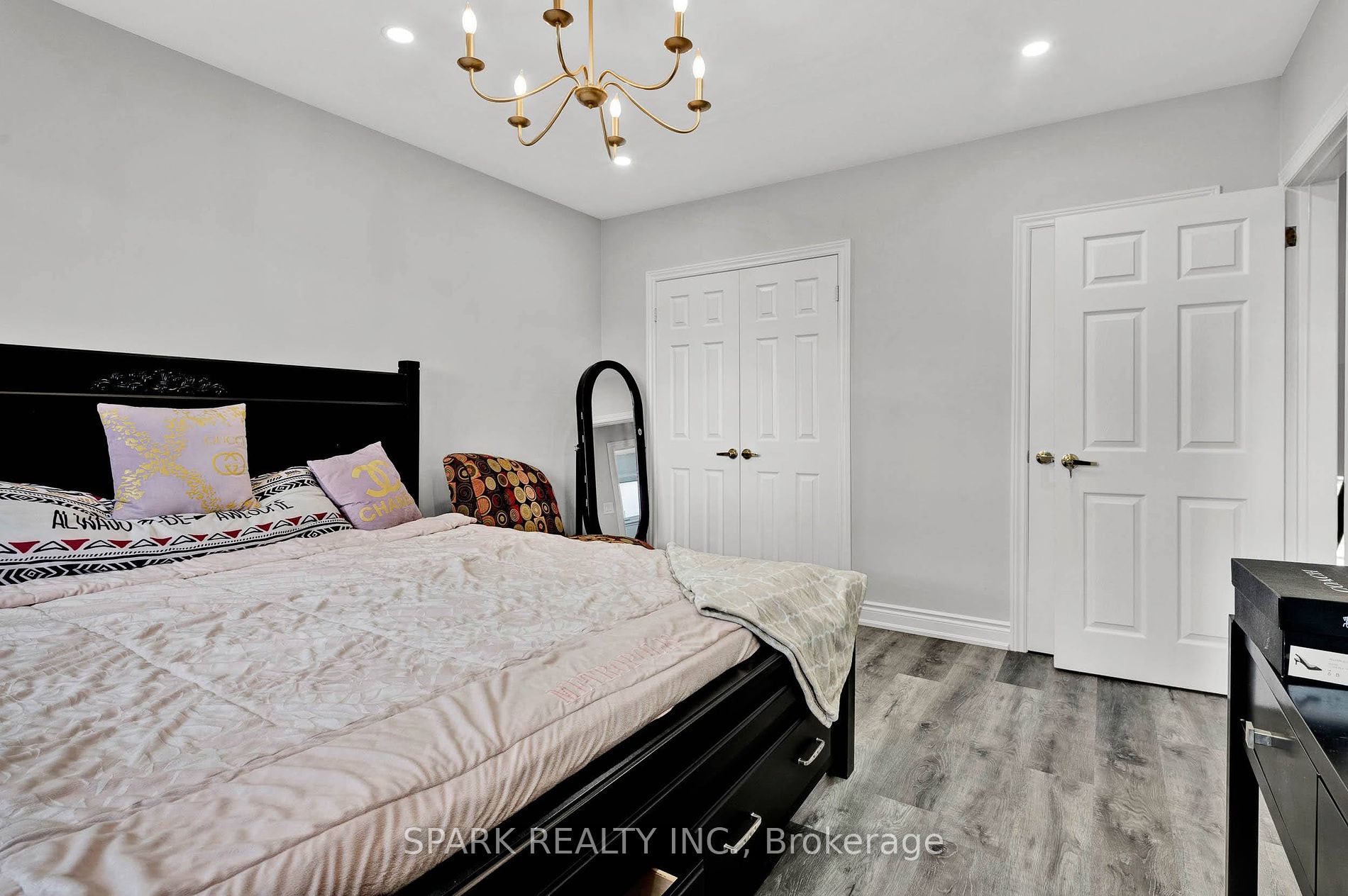 10 Pagoda Pl Property Photo 11