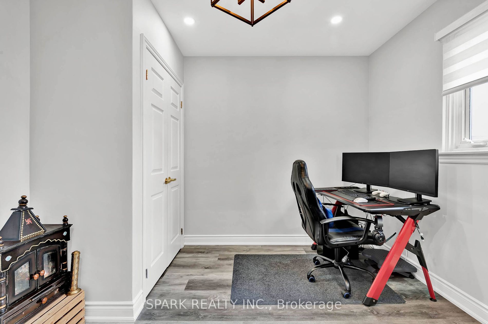 10 Pagoda Pl Property Photo 13